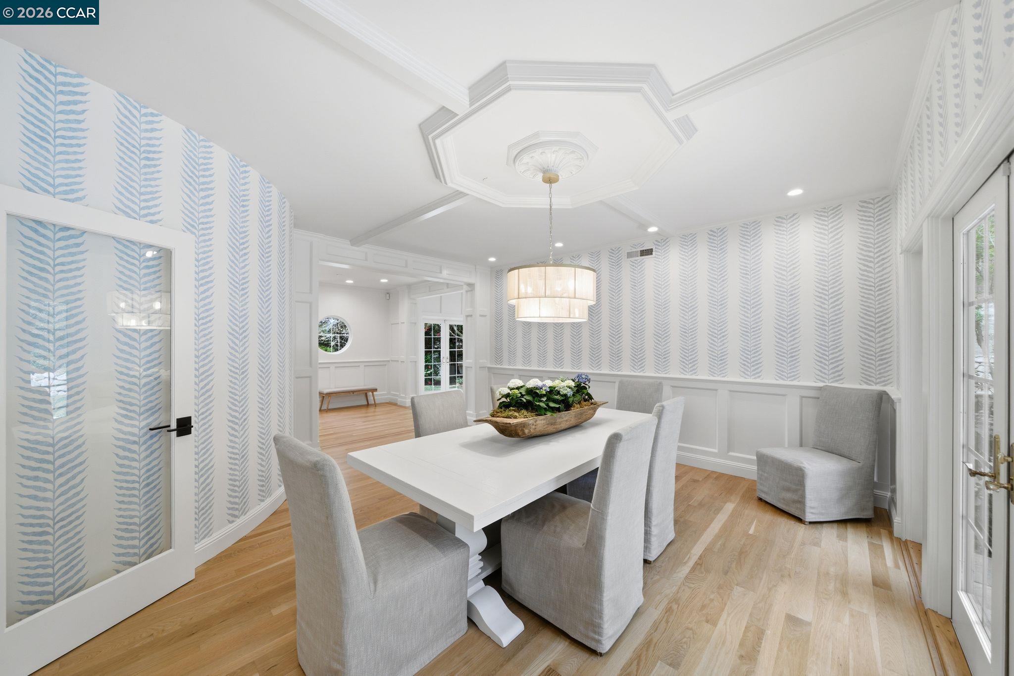 Detail Gallery Image 14 of 53 For 3 Honey Hill Ct, Orinda,  CA 94563 - 6 Beds | 4/1 Baths