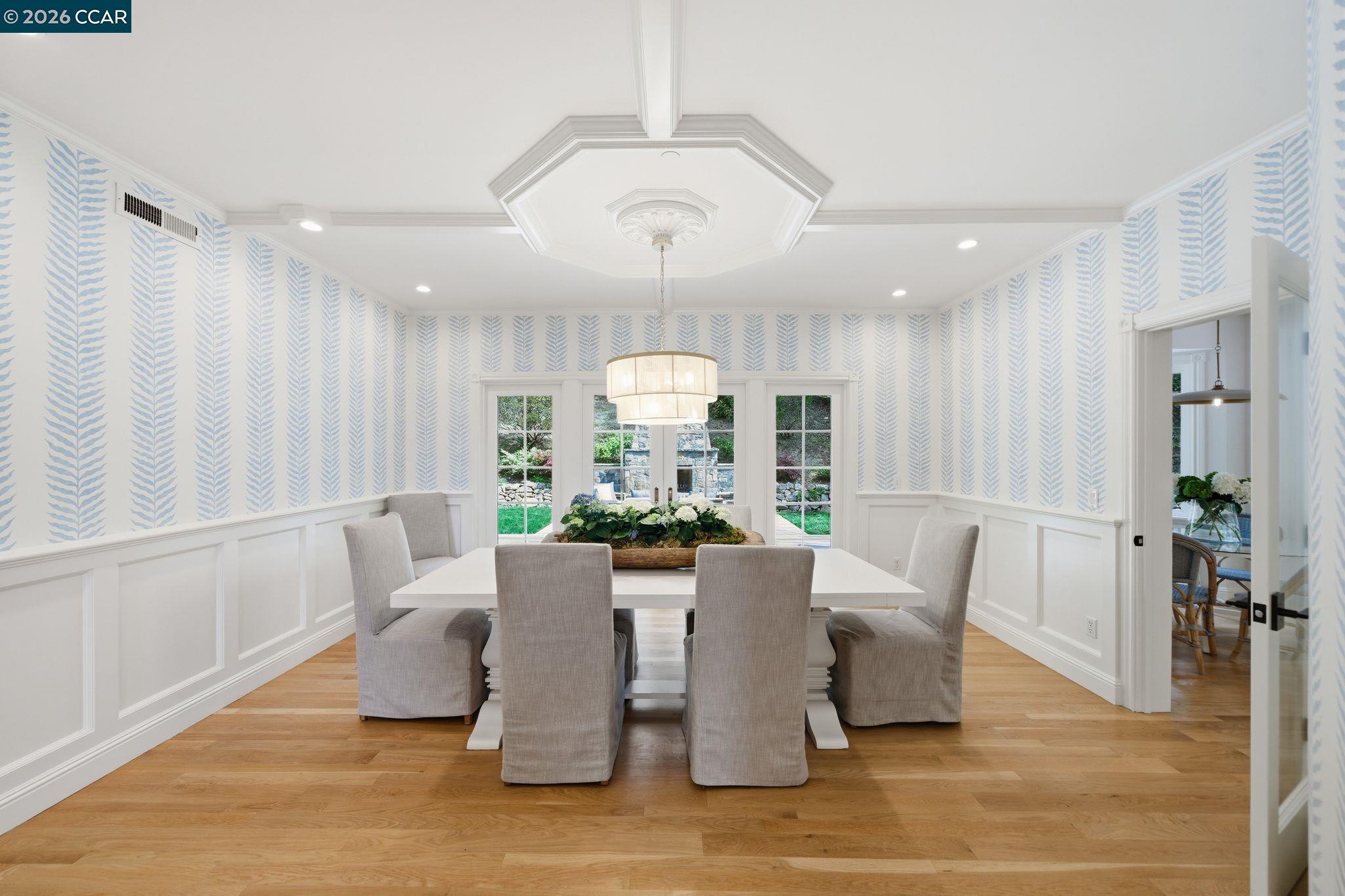 Detail Gallery Image 15 of 53 For 3 Honey Hill Ct, Orinda,  CA 94563 - 6 Beds | 4/1 Baths