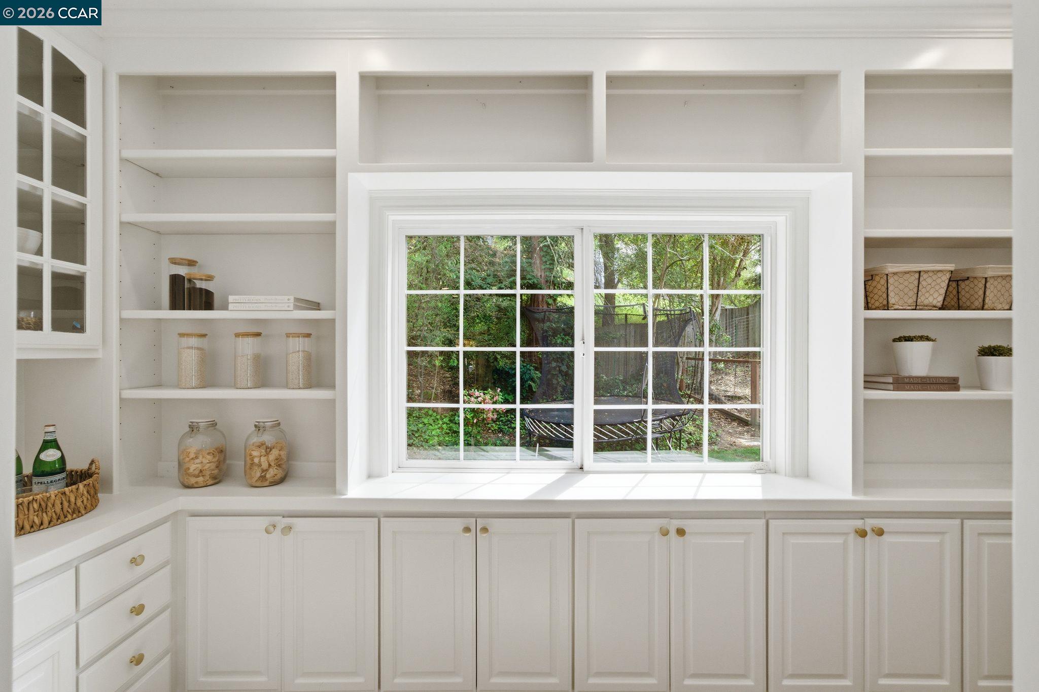 Detail Gallery Image 27 of 53 For 3 Honey Hill Ct, Orinda,  CA 94563 - 6 Beds | 4/1 Baths