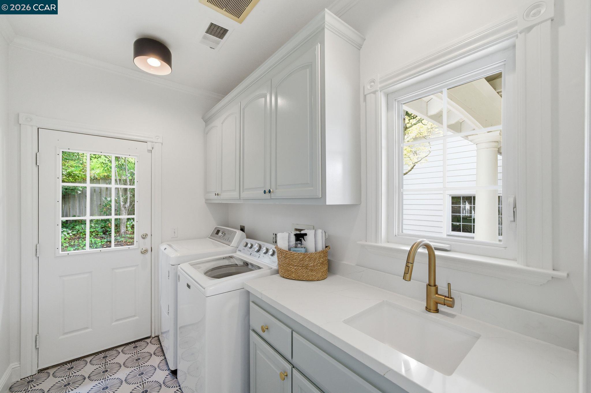 Detail Gallery Image 28 of 53 For 3 Honey Hill Ct, Orinda,  CA 94563 - 6 Beds | 4/1 Baths