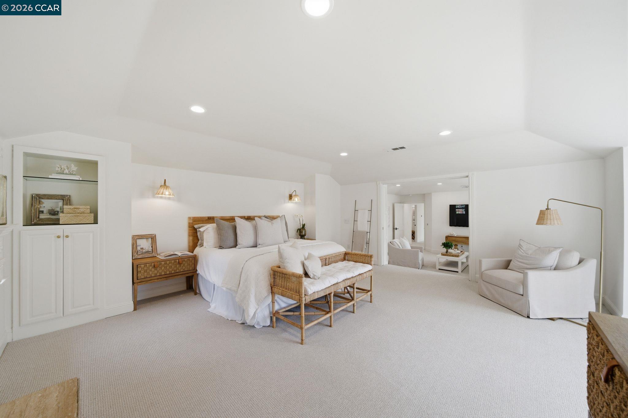 Detail Gallery Image 34 of 53 For 3 Honey Hill Ct, Orinda,  CA 94563 - 6 Beds | 4/1 Baths