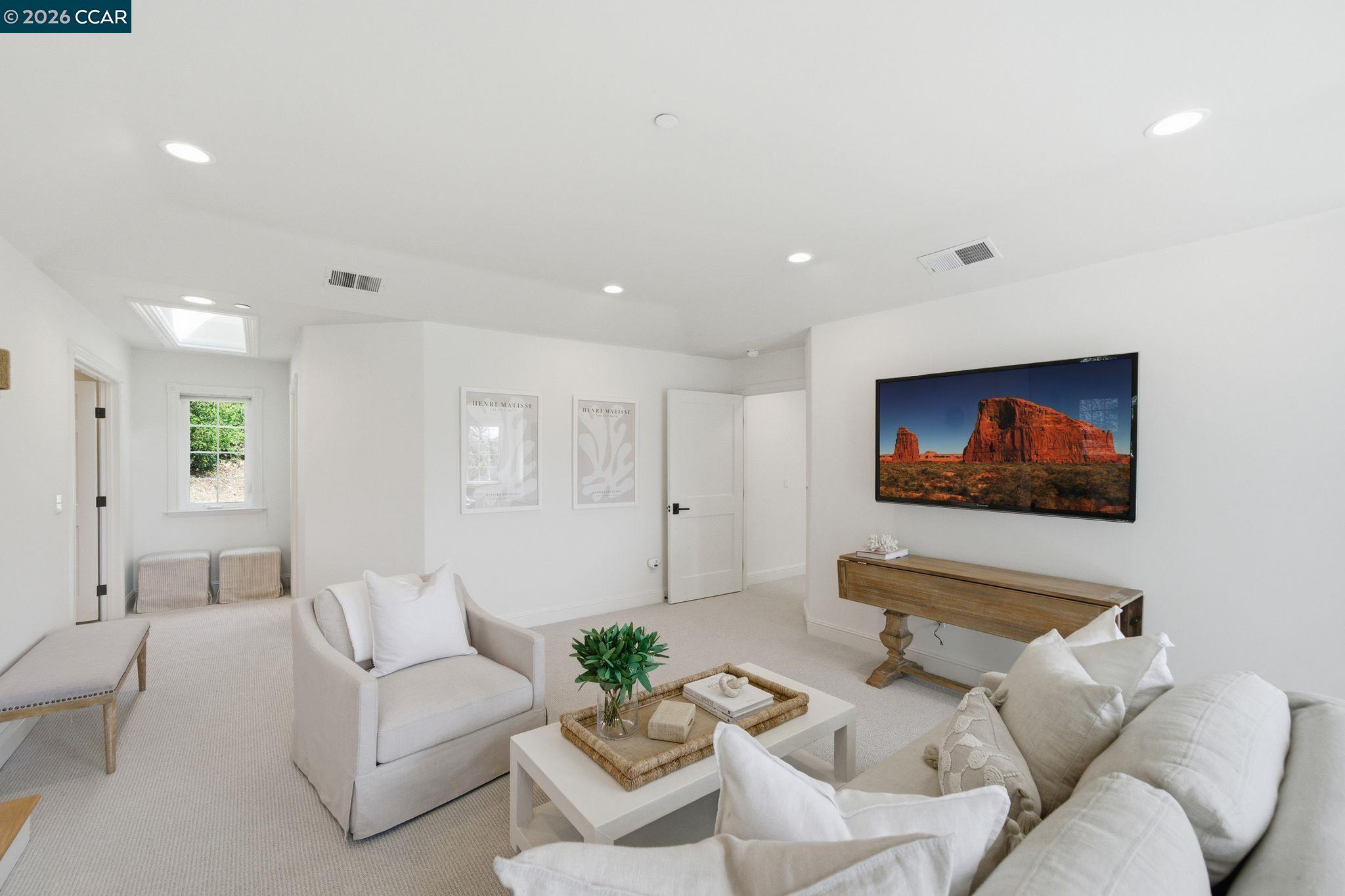 Detail Gallery Image 35 of 53 For 3 Honey Hill Ct, Orinda,  CA 94563 - 6 Beds | 4/1 Baths