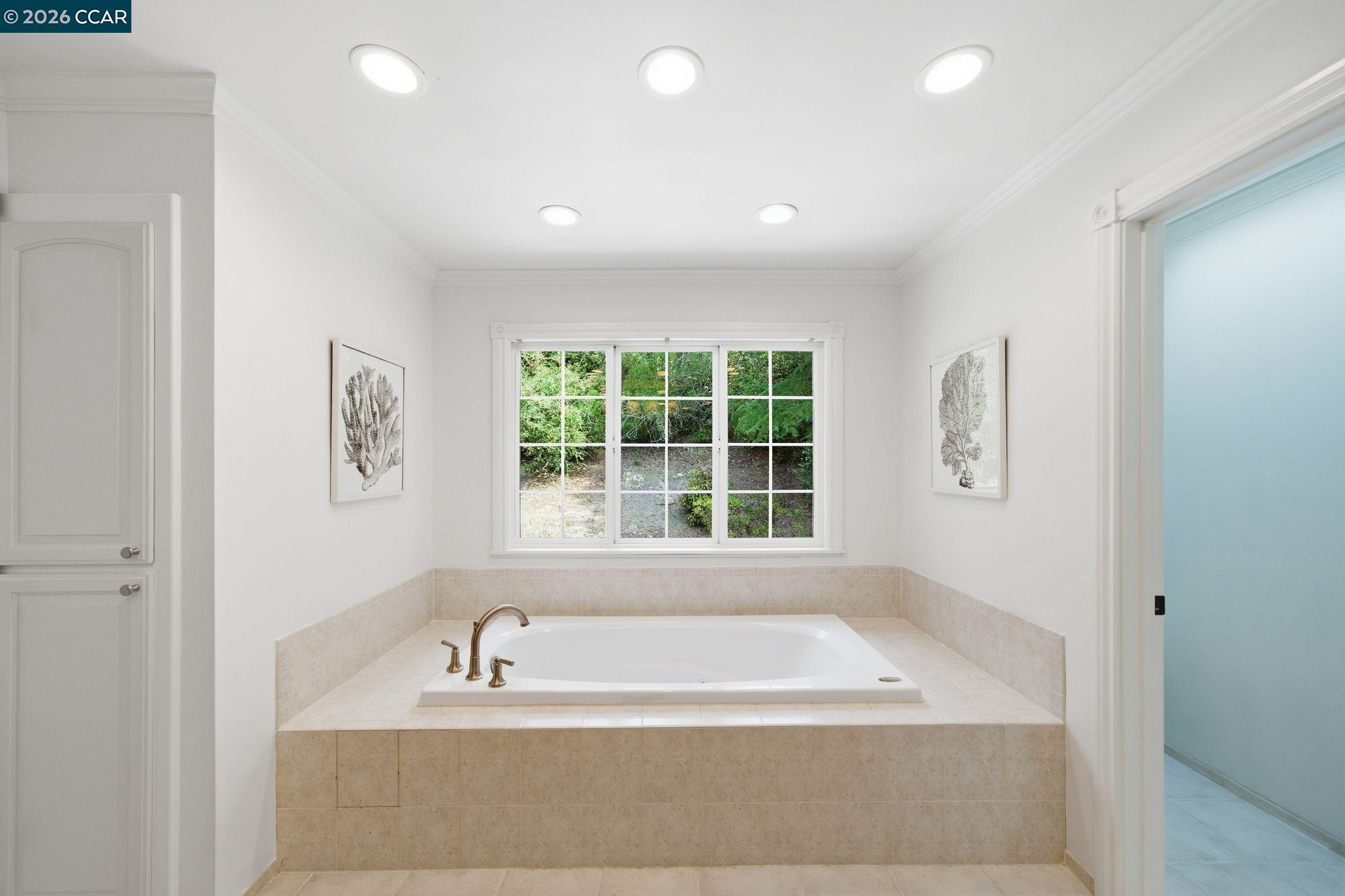 Detail Gallery Image 37 of 53 For 3 Honey Hill Ct, Orinda,  CA 94563 - 6 Beds | 4/1 Baths