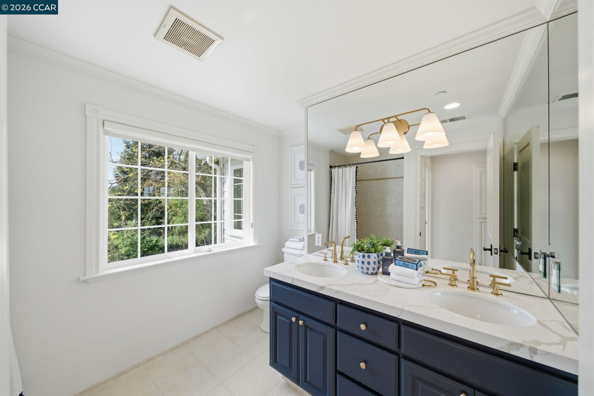 Detail Gallery Image 45 of 53 For 3 Honey Hill Ct, Orinda,  CA 94563 - 6 Beds | 4/1 Baths