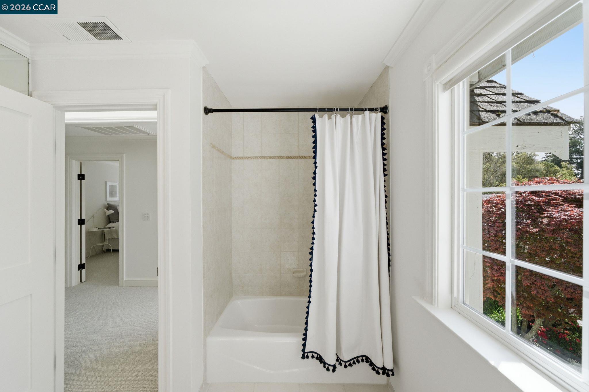 Detail Gallery Image 46 of 53 For 3 Honey Hill Ct, Orinda,  CA 94563 - 6 Beds | 4/1 Baths