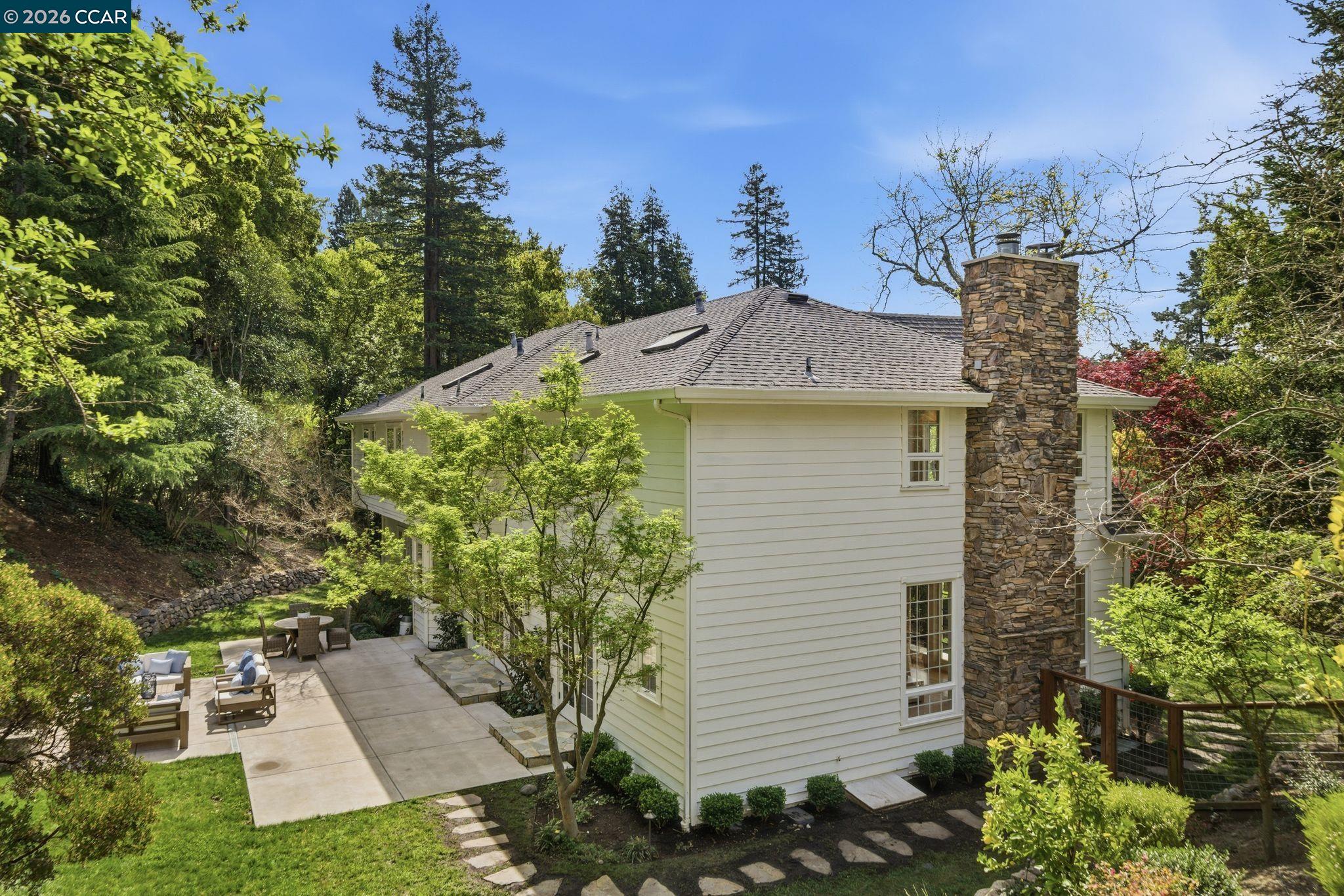Detail Gallery Image 50 of 53 For 3 Honey Hill Ct, Orinda,  CA 94563 - 6 Beds | 4/1 Baths