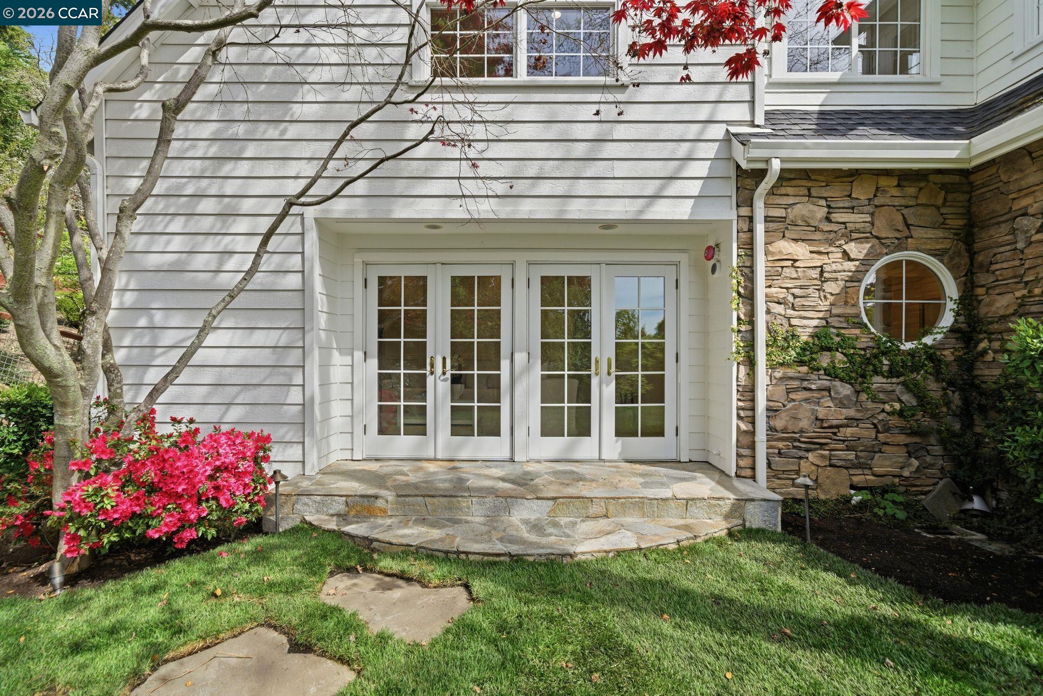 Detail Gallery Image 8 of 53 For 3 Honey Hill Ct, Orinda,  CA 94563 - 6 Beds | 4/1 Baths