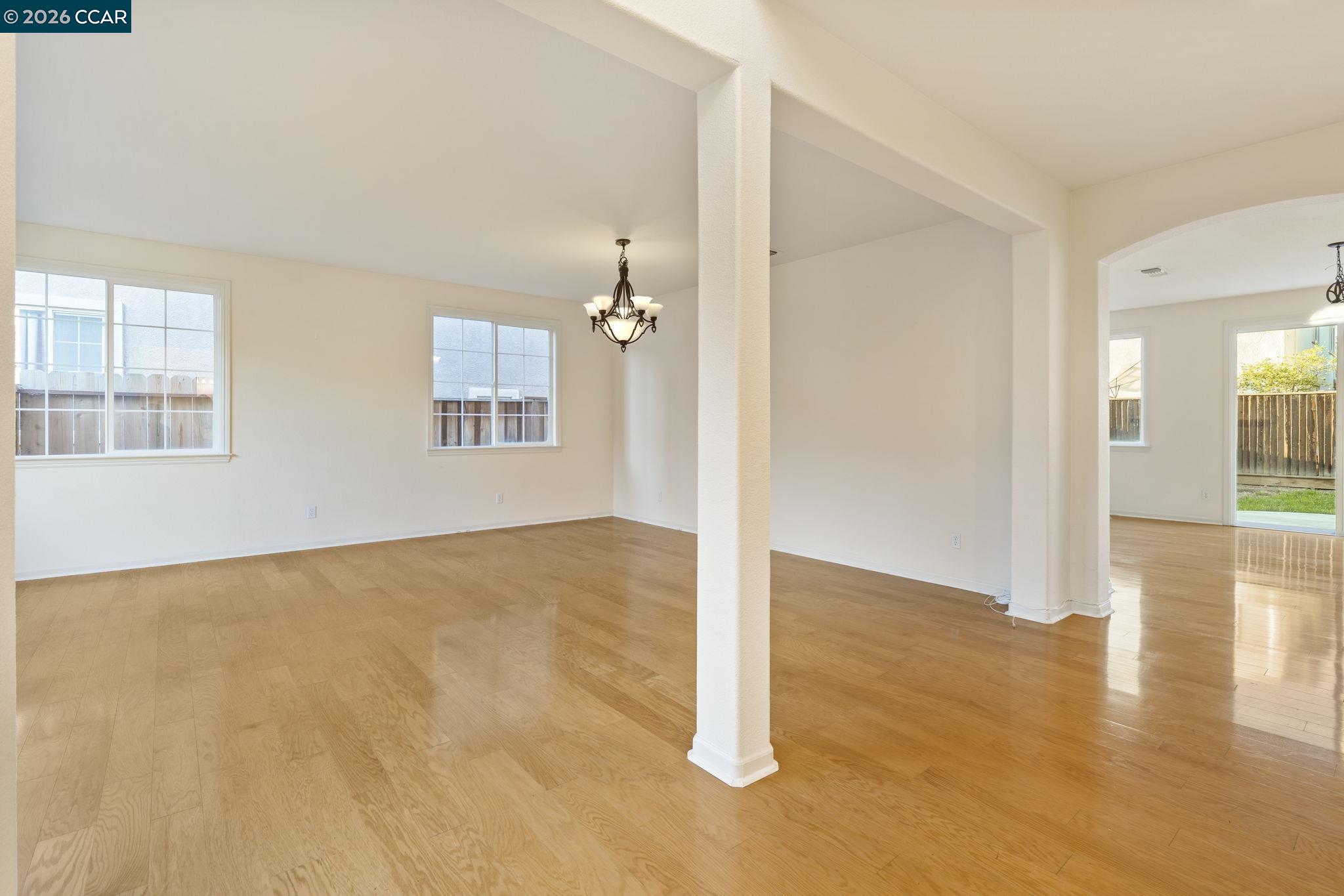 Detail Gallery Image 5 of 56 For 5141 Fern Ridge Cir, Discovery Bay,  CA 94505 - 4 Beds | 3/1 Baths