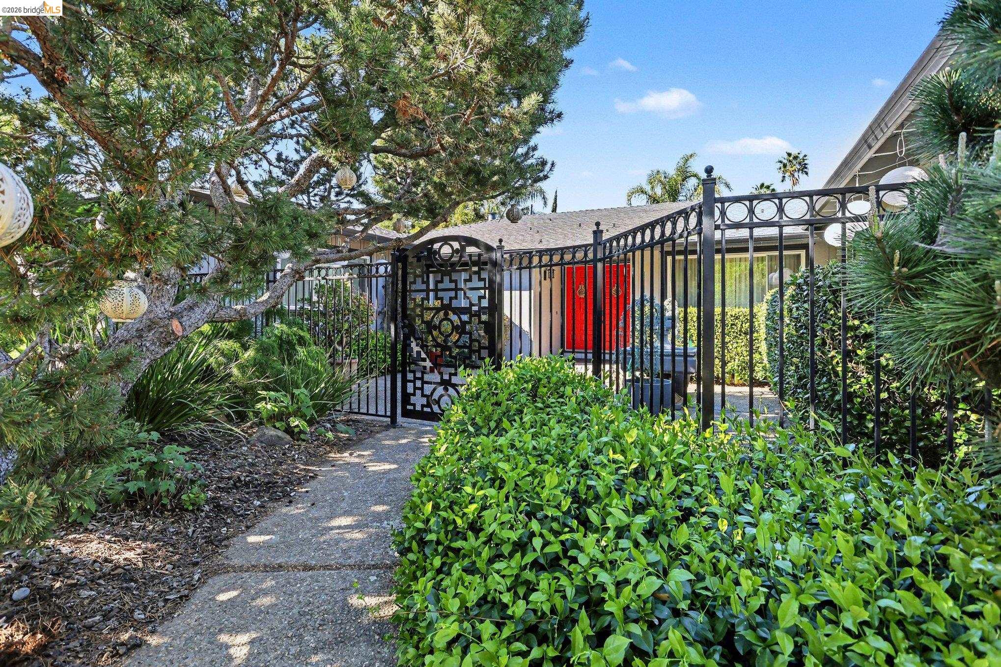 Detail Gallery Image 3 of 46 For 5849 Mitchell Canyon Ct, Clayton,  CA 94517 - 5 Beds | 2/1 Baths