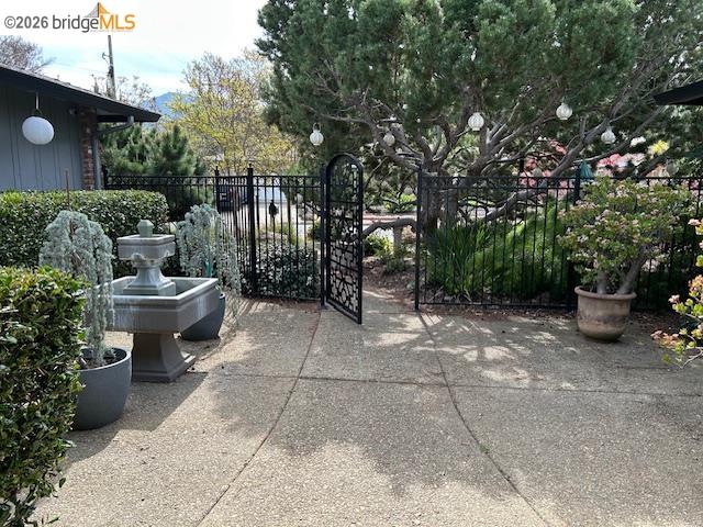 Detail Gallery Image 4 of 46 For 5849 Mitchell Canyon Ct, Clayton,  CA 94517 - 5 Beds | 2/1 Baths