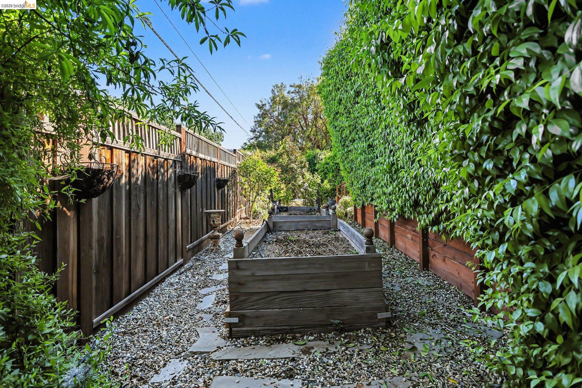 Detail Gallery Image 37 of 46 For 5849 Mitchell Canyon Ct, Clayton,  CA 94517 - 5 Beds | 2/1 Baths