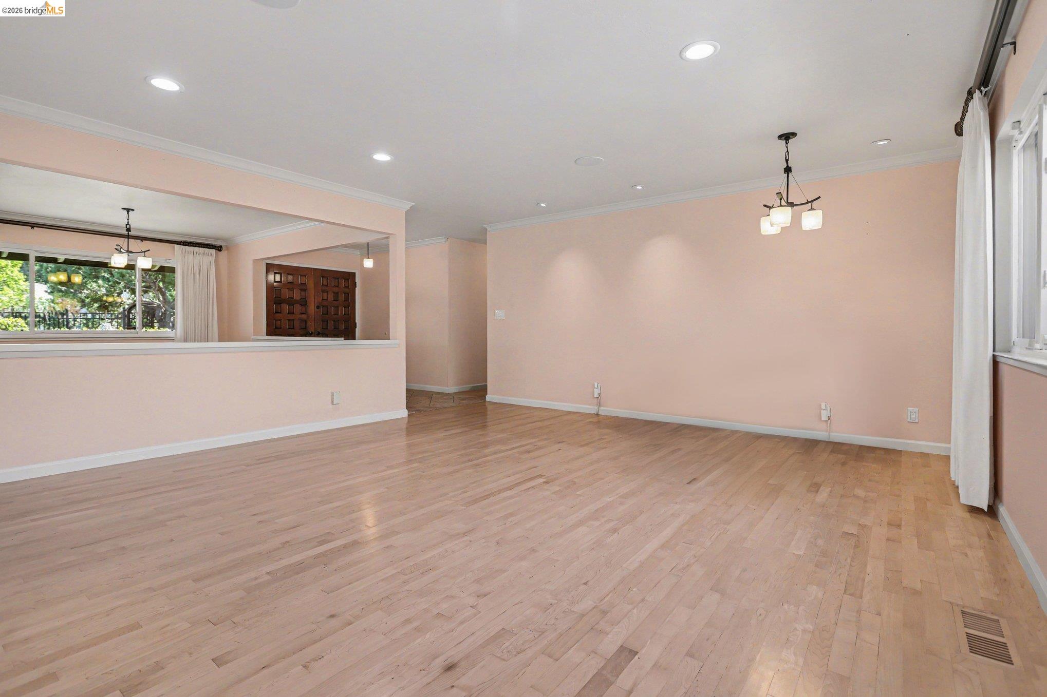 Detail Gallery Image 6 of 46 For 5849 Mitchell Canyon Ct, Clayton,  CA 94517 - 5 Beds | 2/1 Baths