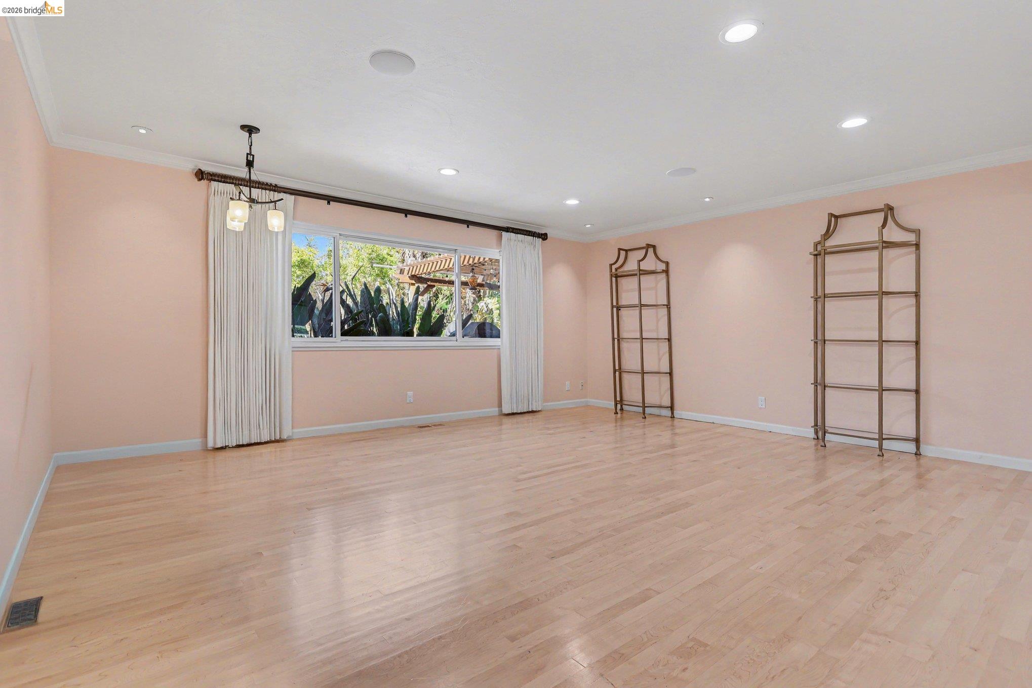 Detail Gallery Image 7 of 46 For 5849 Mitchell Canyon Ct, Clayton,  CA 94517 - 5 Beds | 2/1 Baths