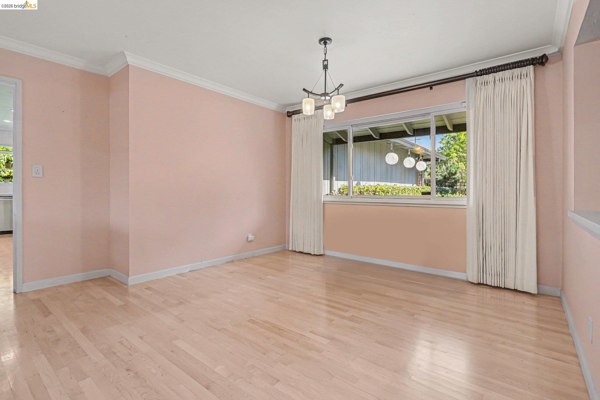 Detail Gallery Image 9 of 46 For 5849 Mitchell Canyon Ct, Clayton,  CA 94517 - 5 Beds | 2/1 Baths