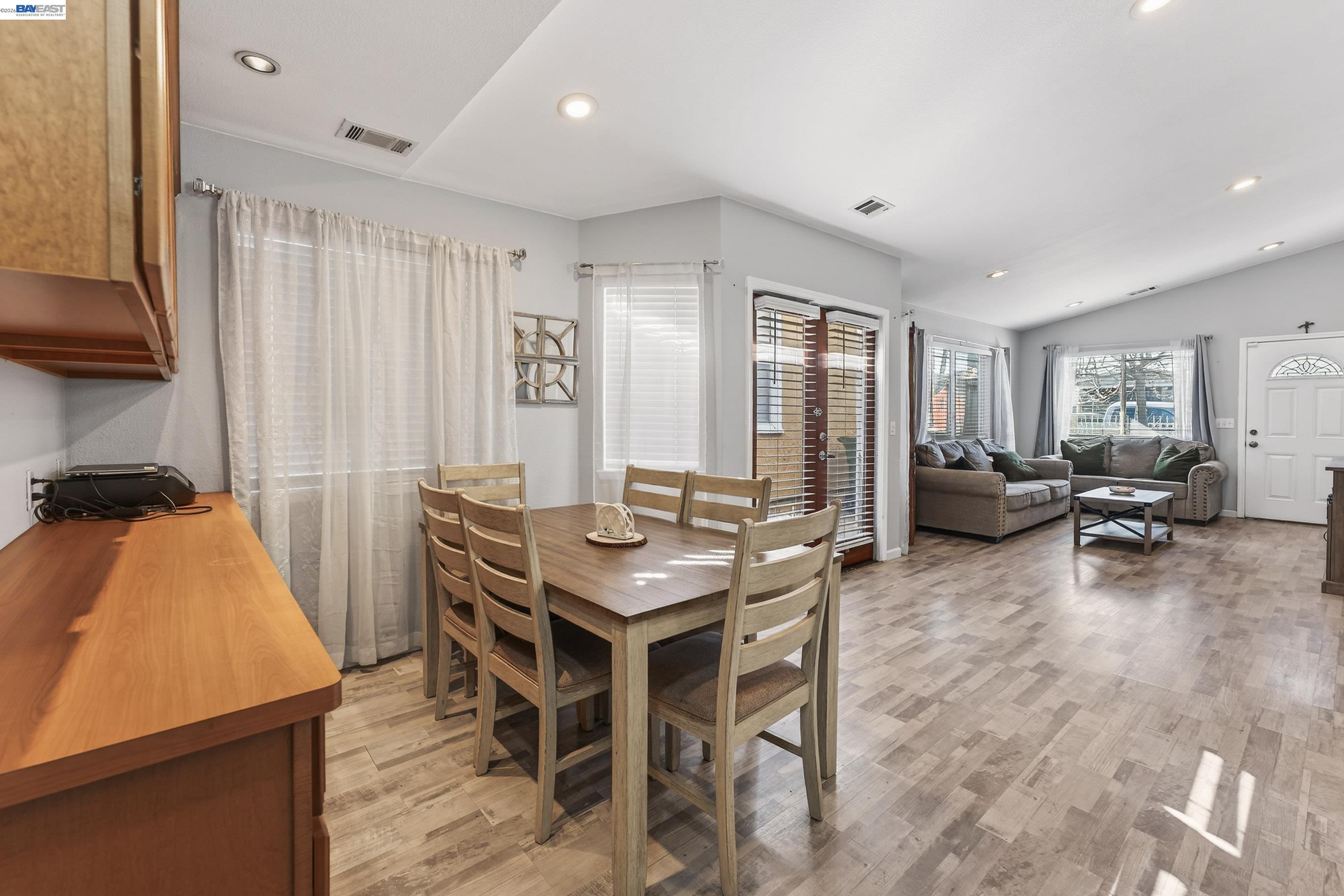 Detail Gallery Image 11 of 27 For 1723 Emeric Ave, San Pablo,  CA 94806 - 3 Beds | 2 Baths