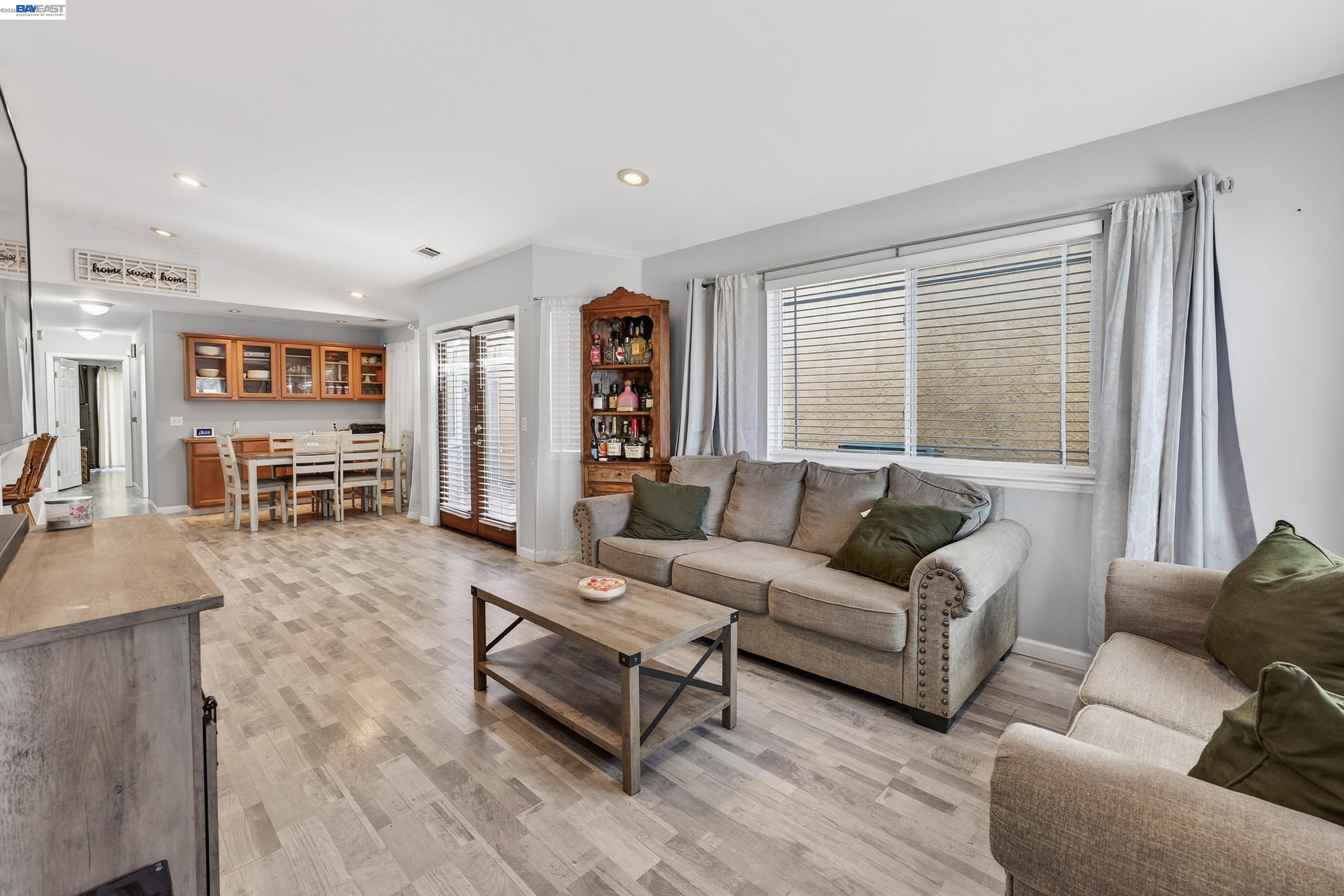 Detail Gallery Image 6 of 27 For 1723 Emeric Ave, San Pablo,  CA 94806 - 3 Beds | 2 Baths