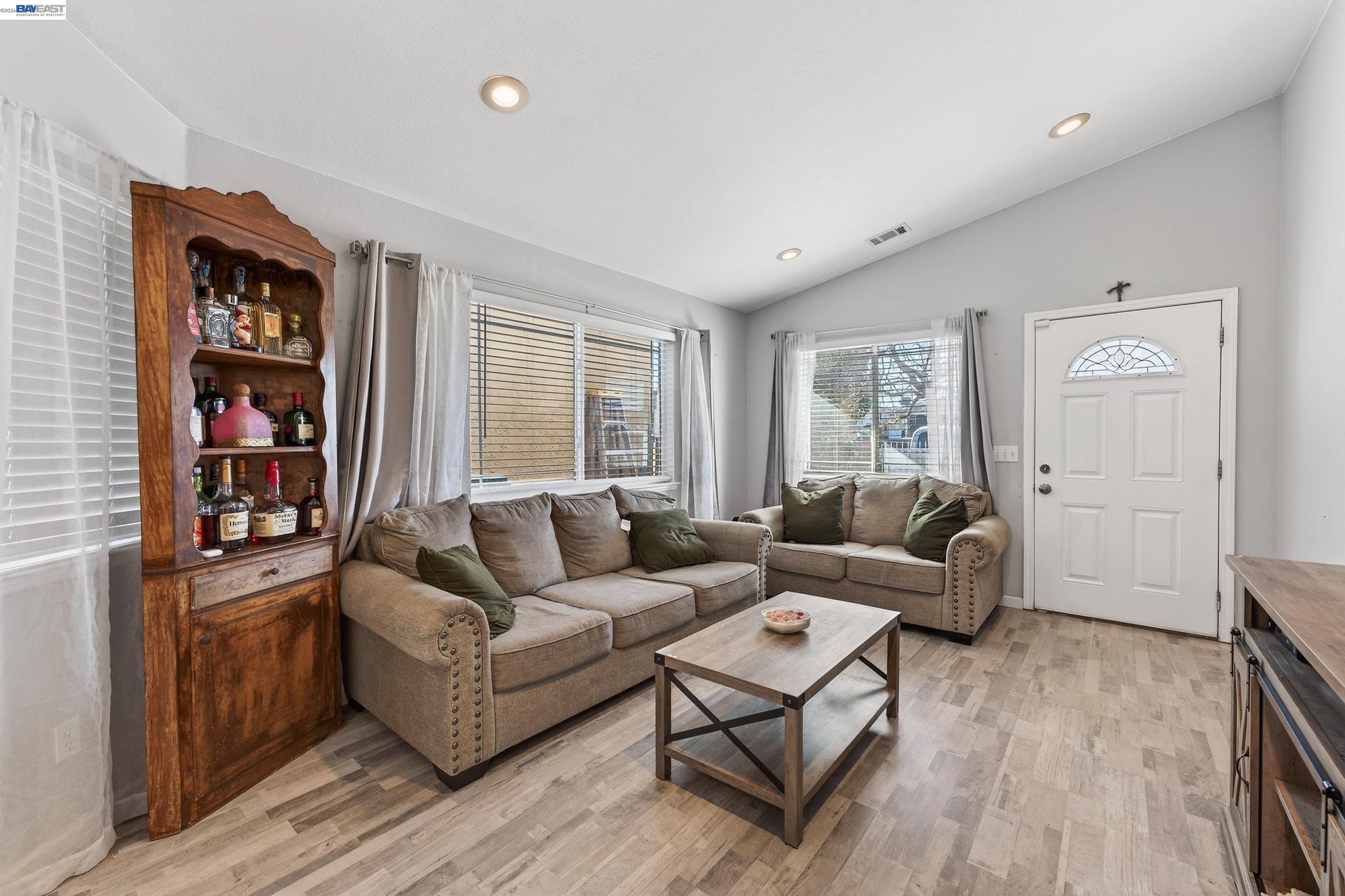 Detail Gallery Image 7 of 27 For 1723 Emeric Ave, San Pablo,  CA 94806 - 3 Beds | 2 Baths