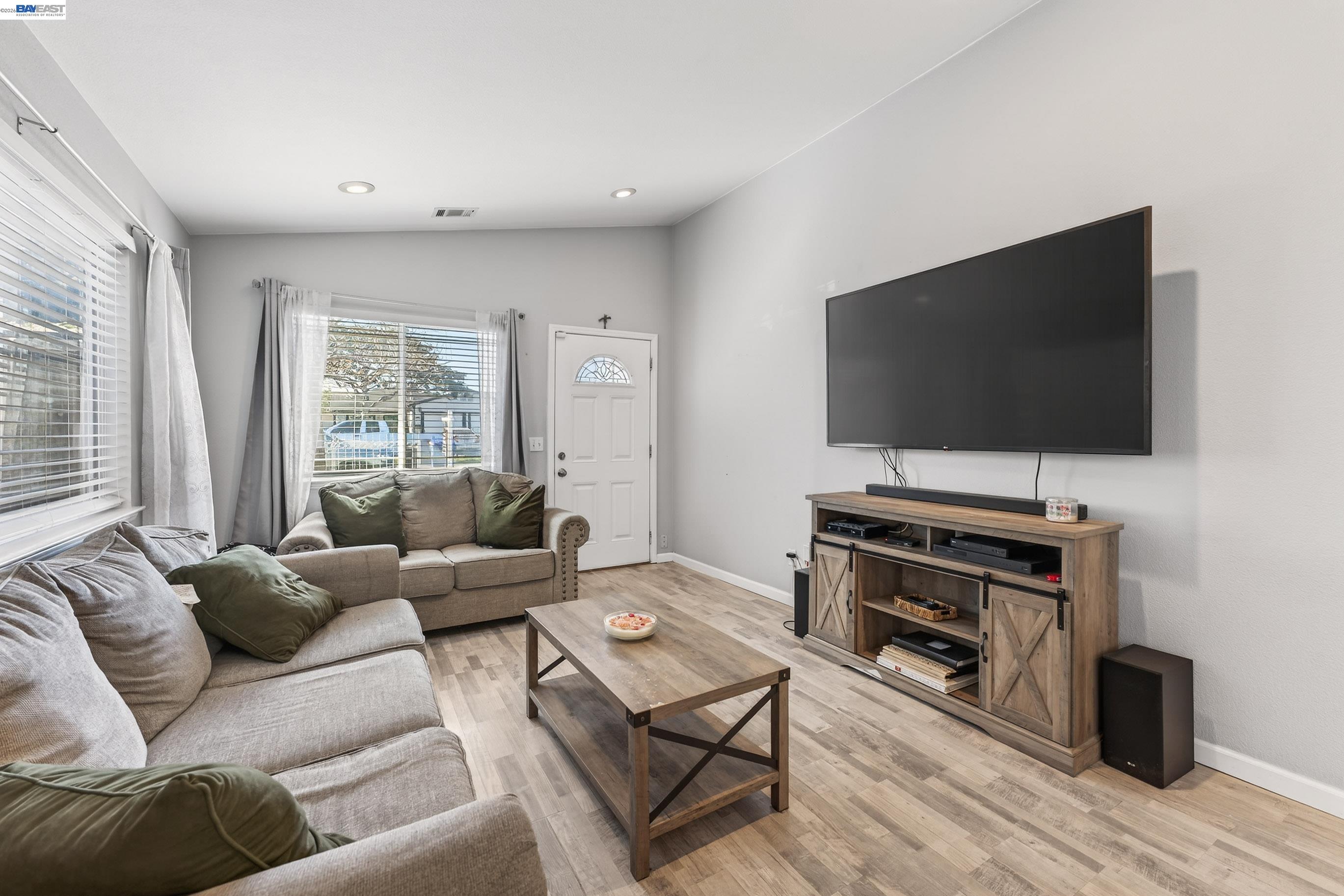 Detail Gallery Image 8 of 27 For 1723 Emeric Ave, San Pablo,  CA 94806 - 3 Beds | 2 Baths