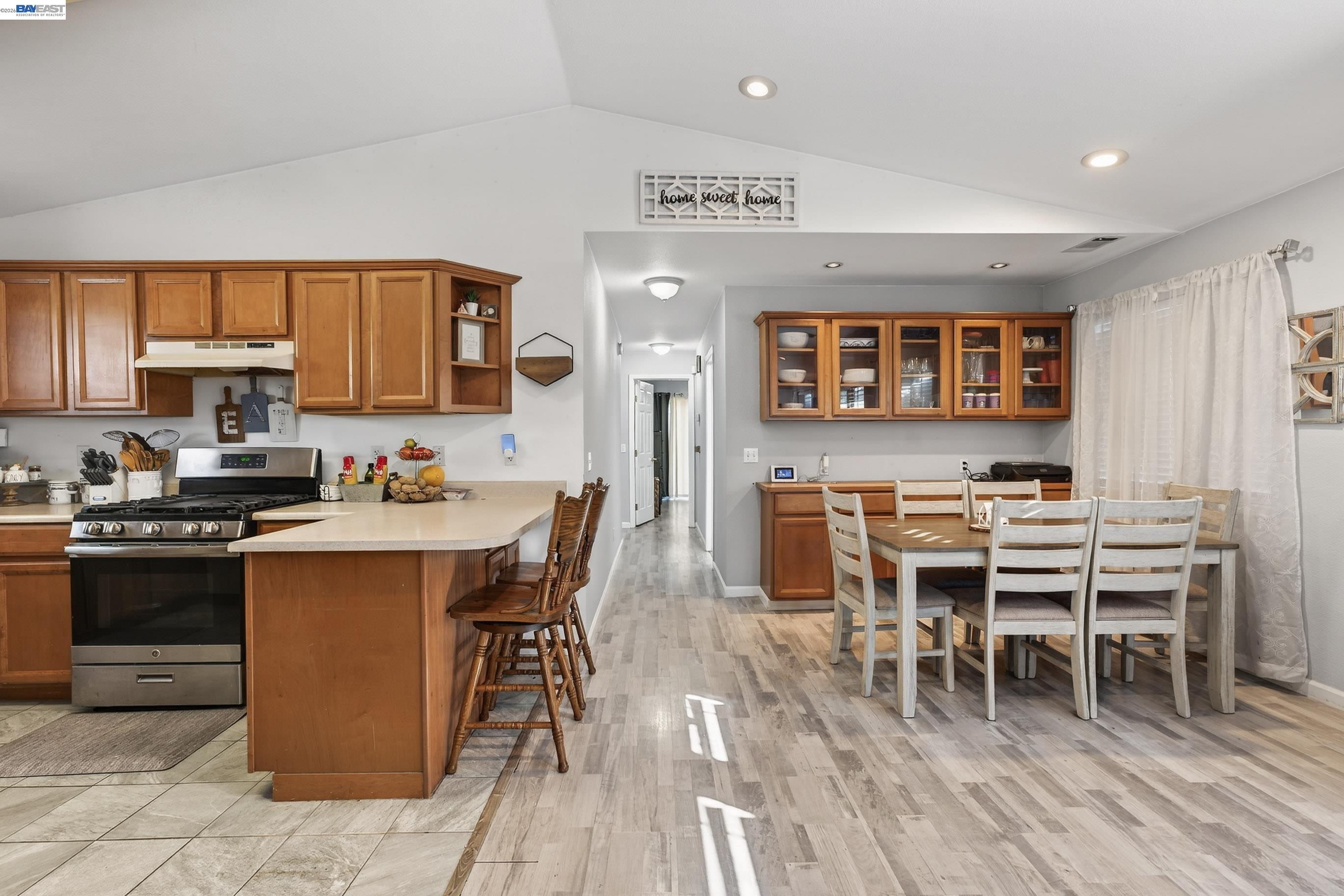 Detail Gallery Image 9 of 27 For 1723 Emeric Ave, San Pablo,  CA 94806 - 3 Beds | 2 Baths