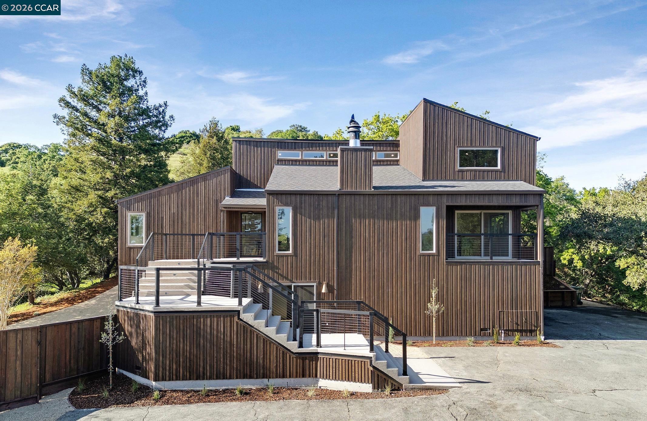 Detail Gallery Image 2 of 39 For 1059 Lizann Dr, Lafayette,  CA 94549 - 5 Beds | 4/1 Baths