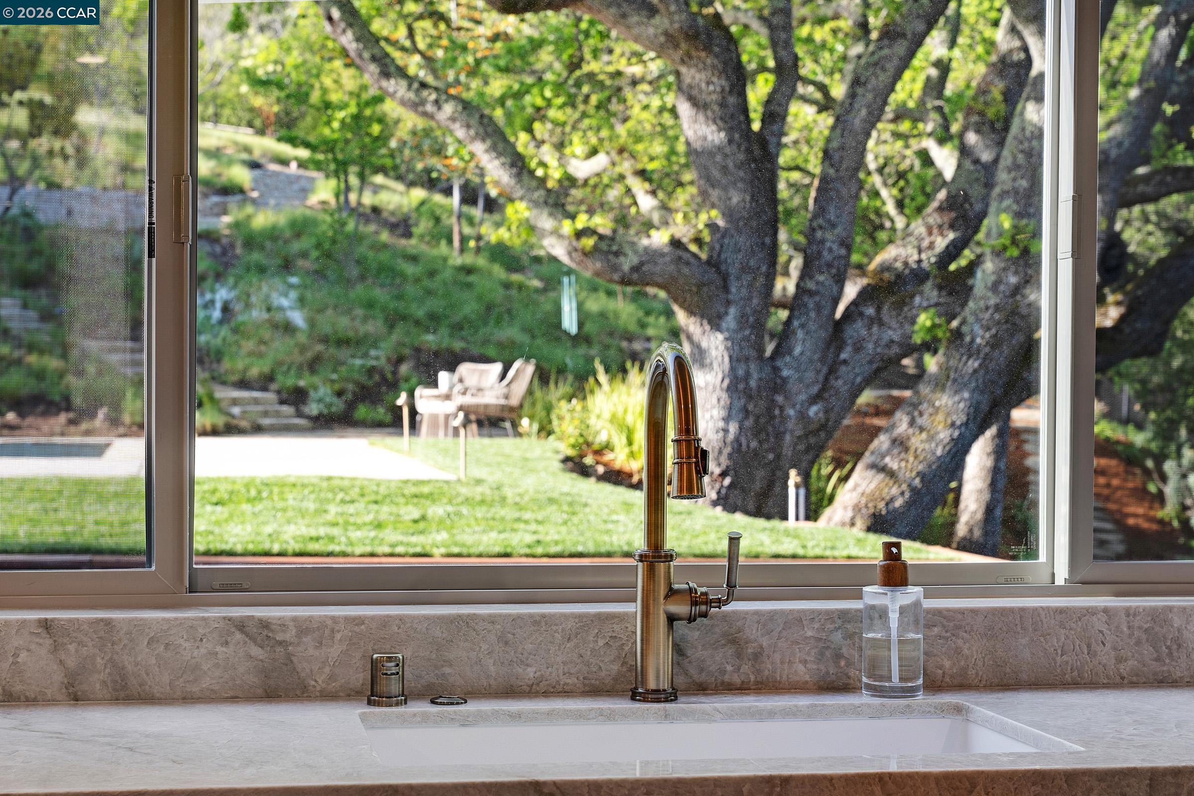 Detail Gallery Image 12 of 39 For 1059 Lizann Dr, Lafayette,  CA 94549 - 5 Beds | 4/1 Baths