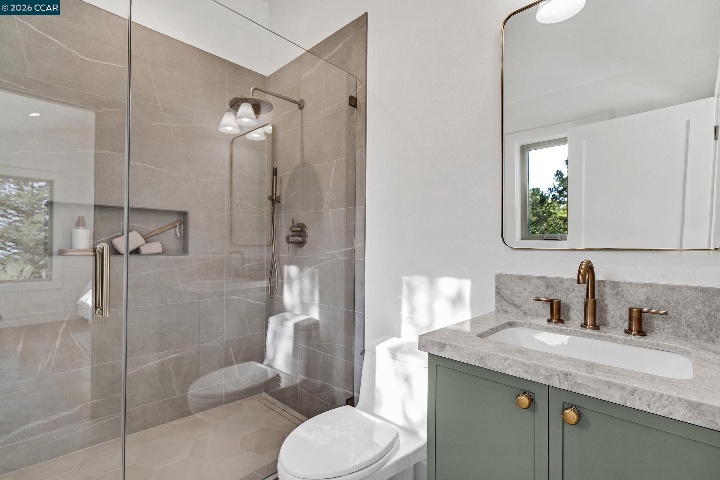 Detail Gallery Image 17 of 39 For 1059 Lizann Dr, Lafayette,  CA 94549 - 5 Beds | 4/1 Baths