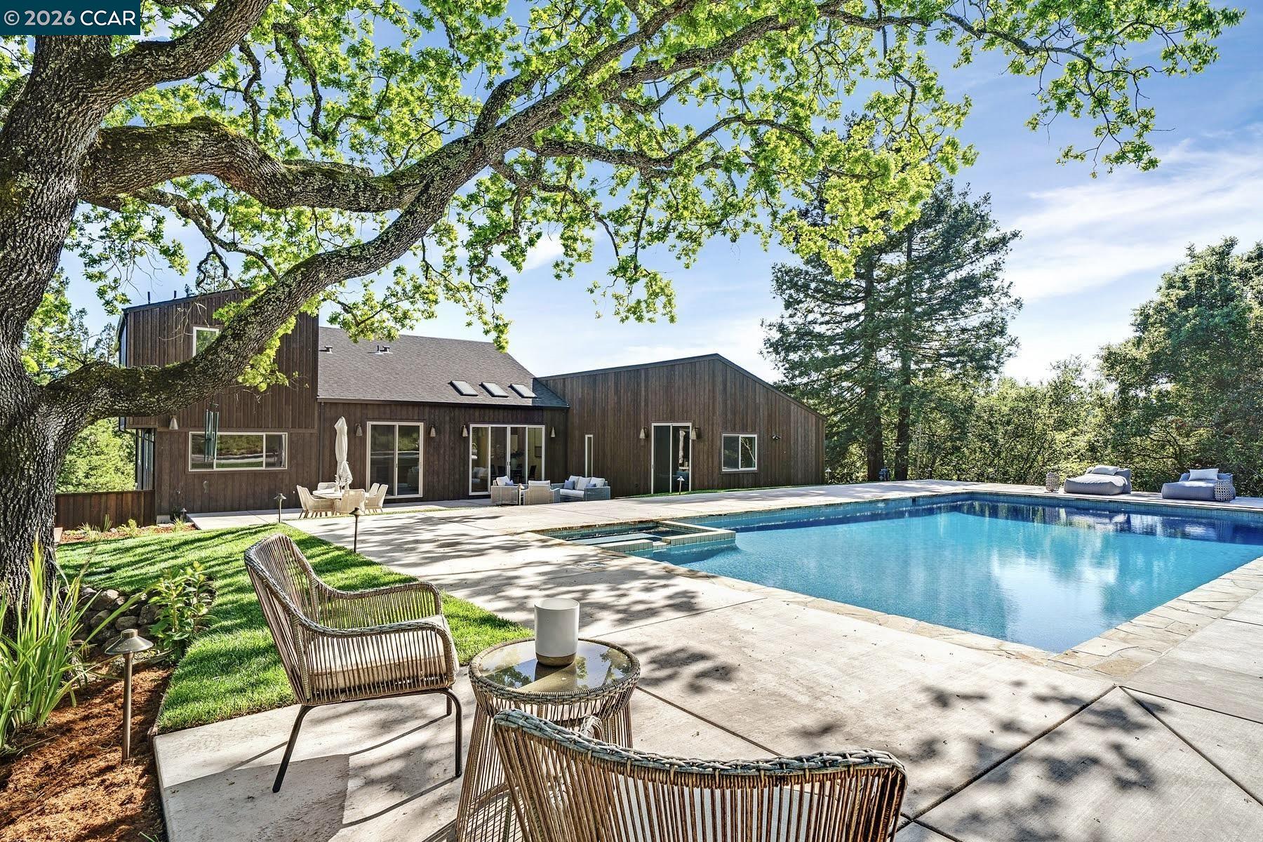 Detail Gallery Image 32 of 39 For 1059 Lizann Dr, Lafayette,  CA 94549 - 5 Beds | 4/1 Baths