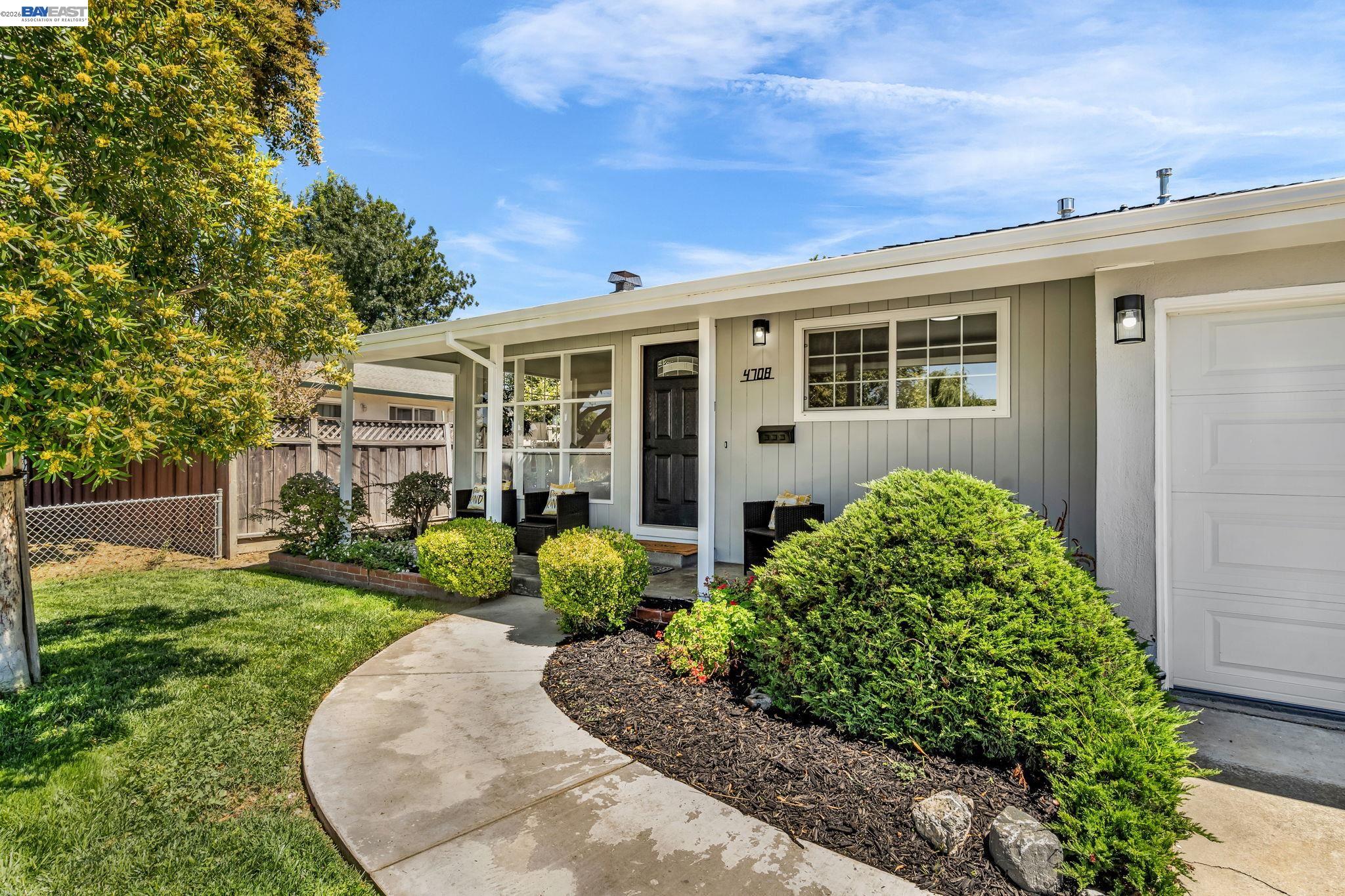 Detail Gallery Image 4 of 27 For 4708 Portola Dr, Fremont,  CA 94536 - 3 Beds | 2 Baths