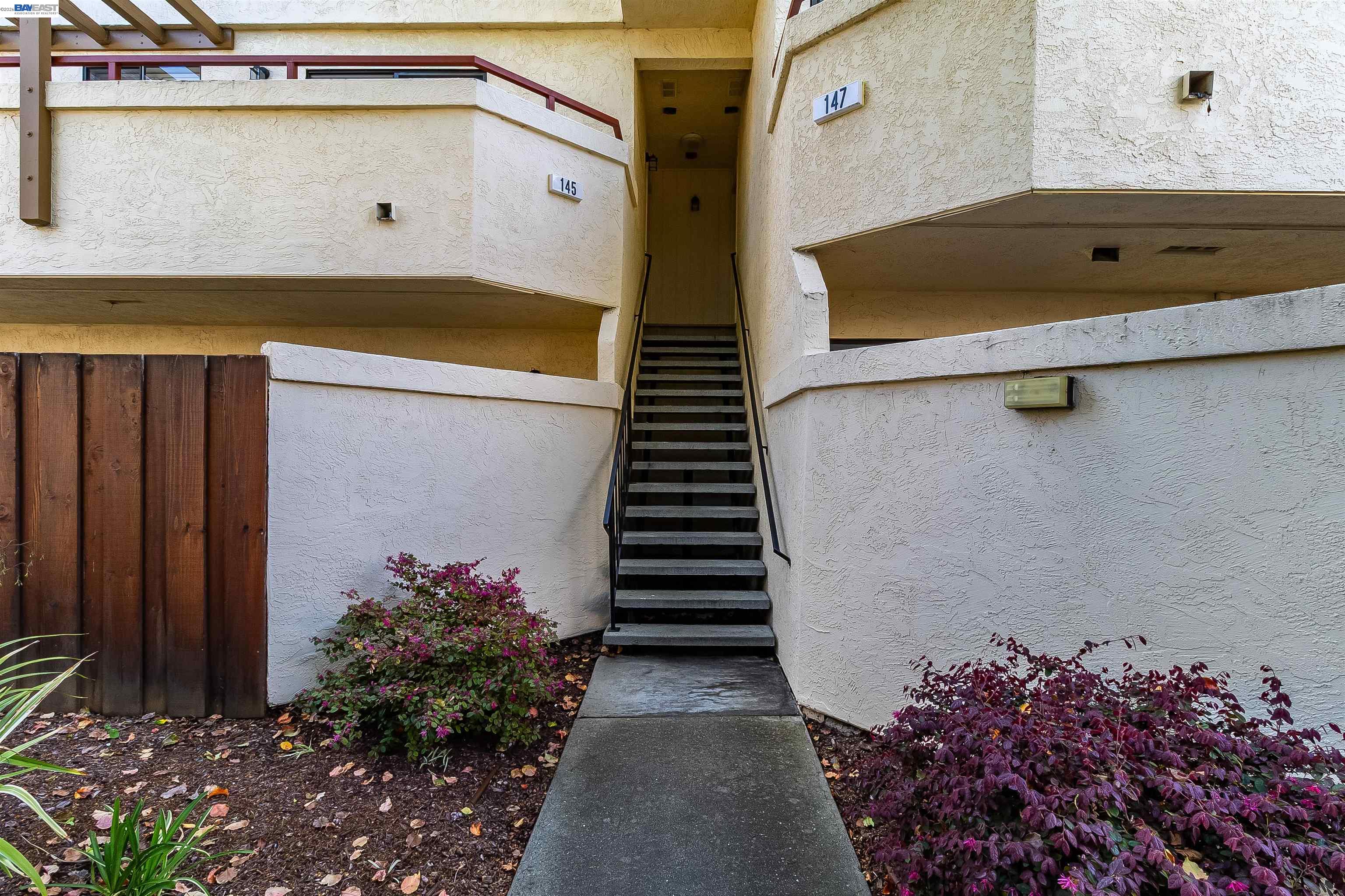 Detail Gallery Image 8 of 40 For 5025 Valley Crest Dr #147,  Concord,  CA 94521 - 2 Beds | 1/1 Baths