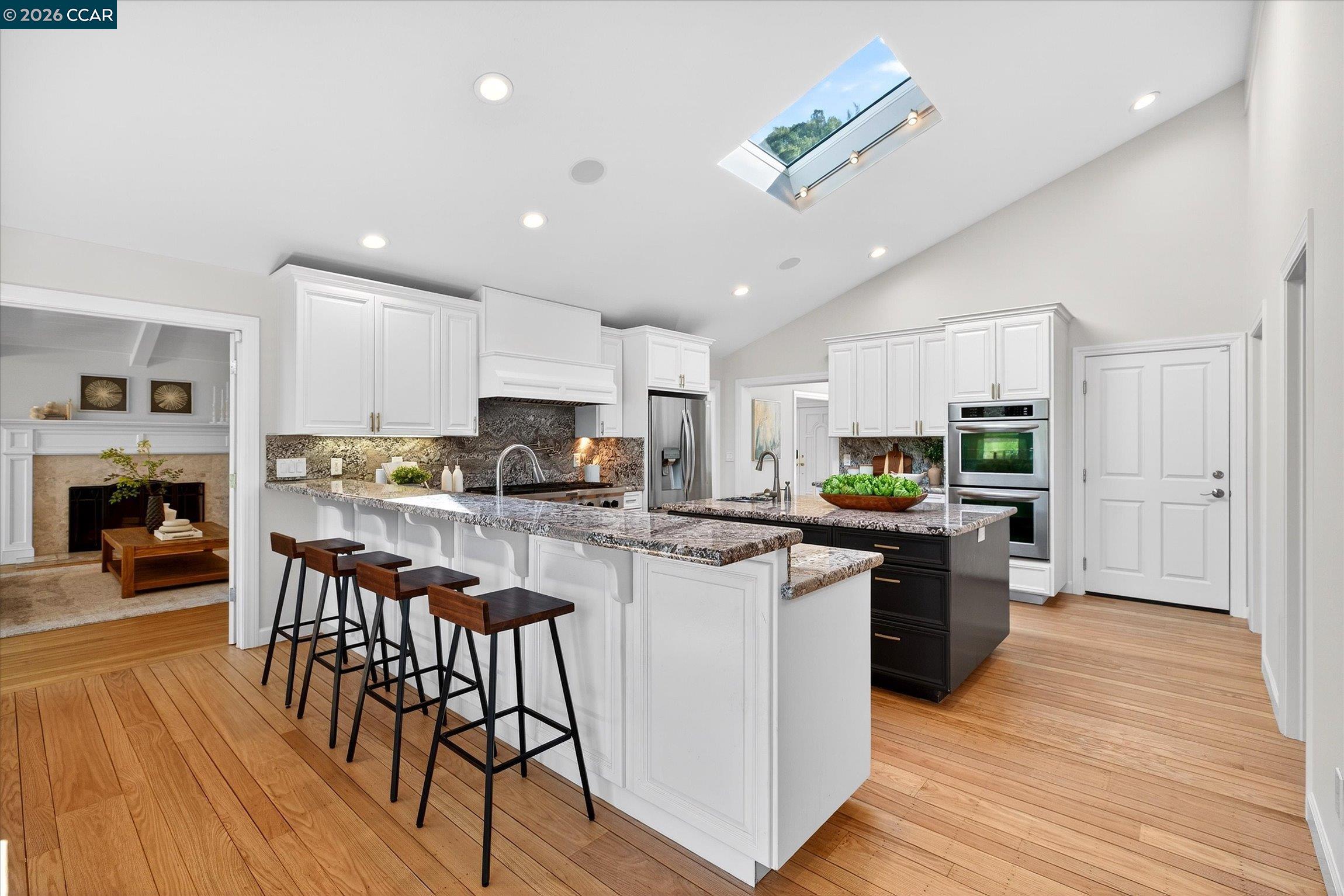 Detail Gallery Image 11 of 36 For 36 Oak Drive, Orinda,  CA 94563-3912 - 5 Beds | 3/1 Baths