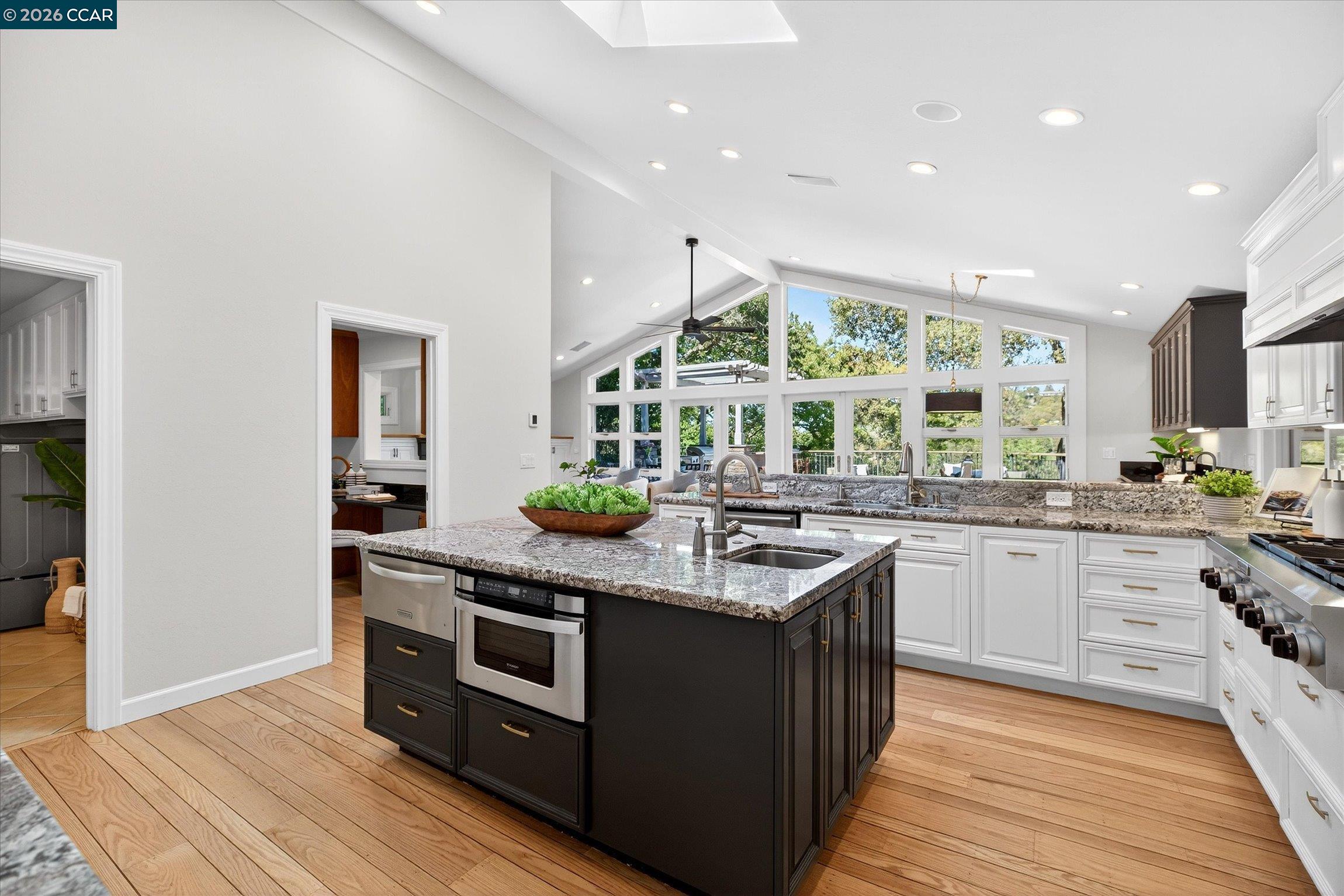 Detail Gallery Image 13 of 36 For 36 Oak Drive, Orinda,  CA 94563-3912 - 5 Beds | 3/1 Baths