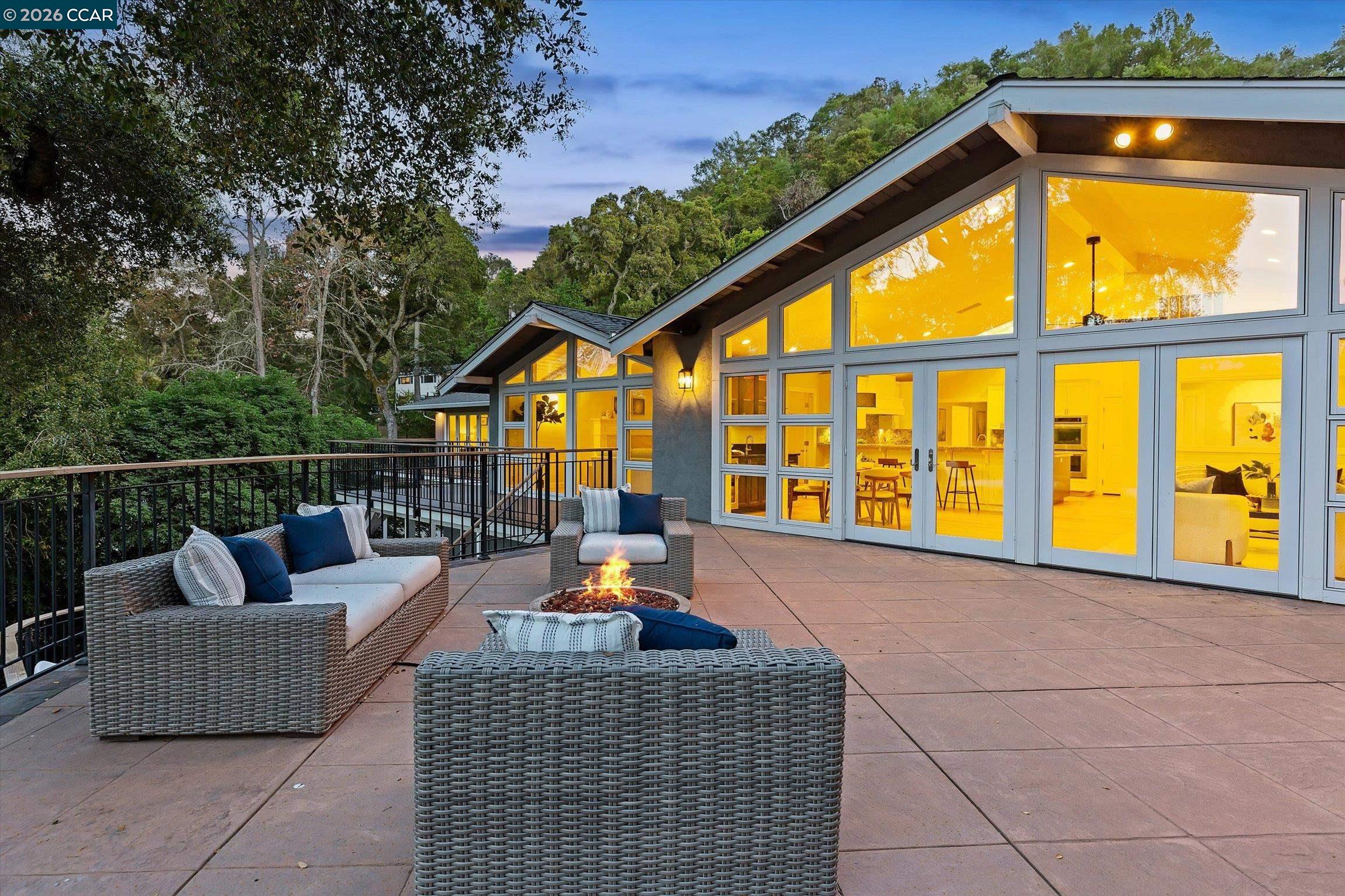 Detail Gallery Image 14 of 36 For 36 Oak Drive, Orinda,  CA 94563-3912 - 5 Beds | 3/1 Baths