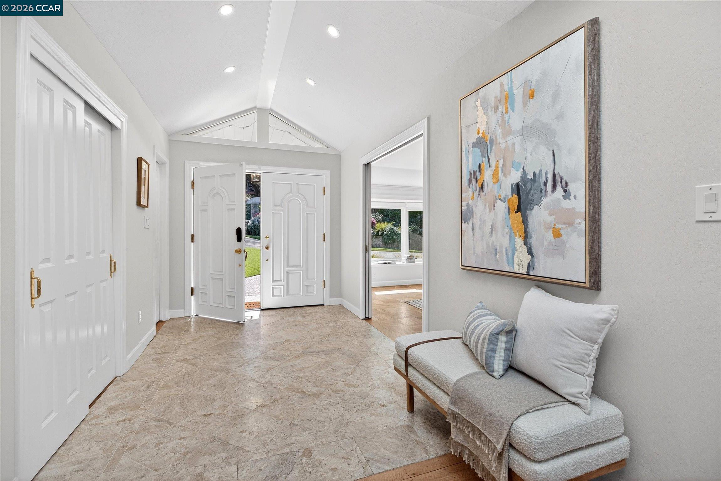 Detail Gallery Image 3 of 36 For 36 Oak Drive, Orinda,  CA 94563-3912 - 5 Beds | 3/1 Baths