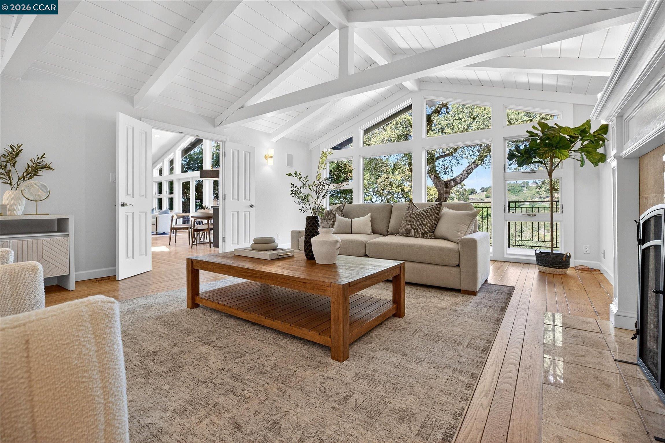 Detail Gallery Image 4 of 36 For 36 Oak Drive, Orinda,  CA 94563-3912 - 5 Beds | 3/1 Baths