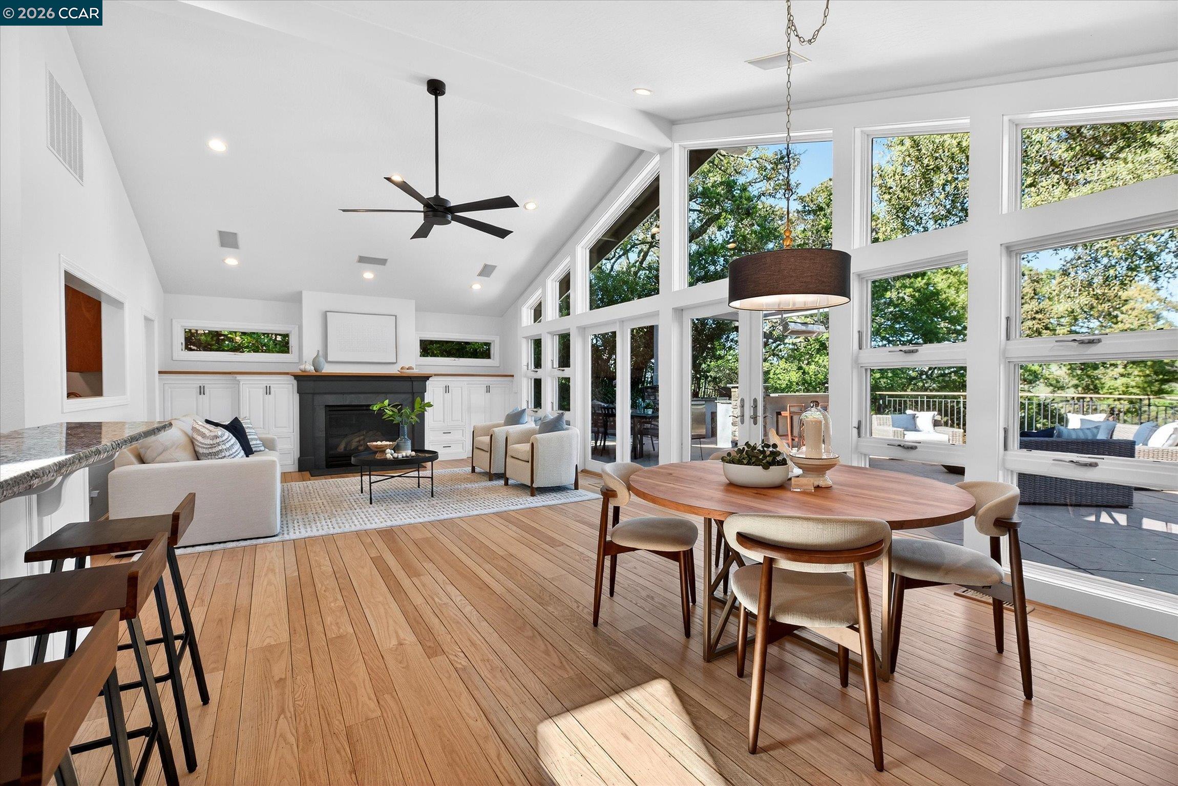 Detail Gallery Image 8 of 36 For 36 Oak Drive, Orinda,  CA 94563-3912 - 5 Beds | 3/1 Baths