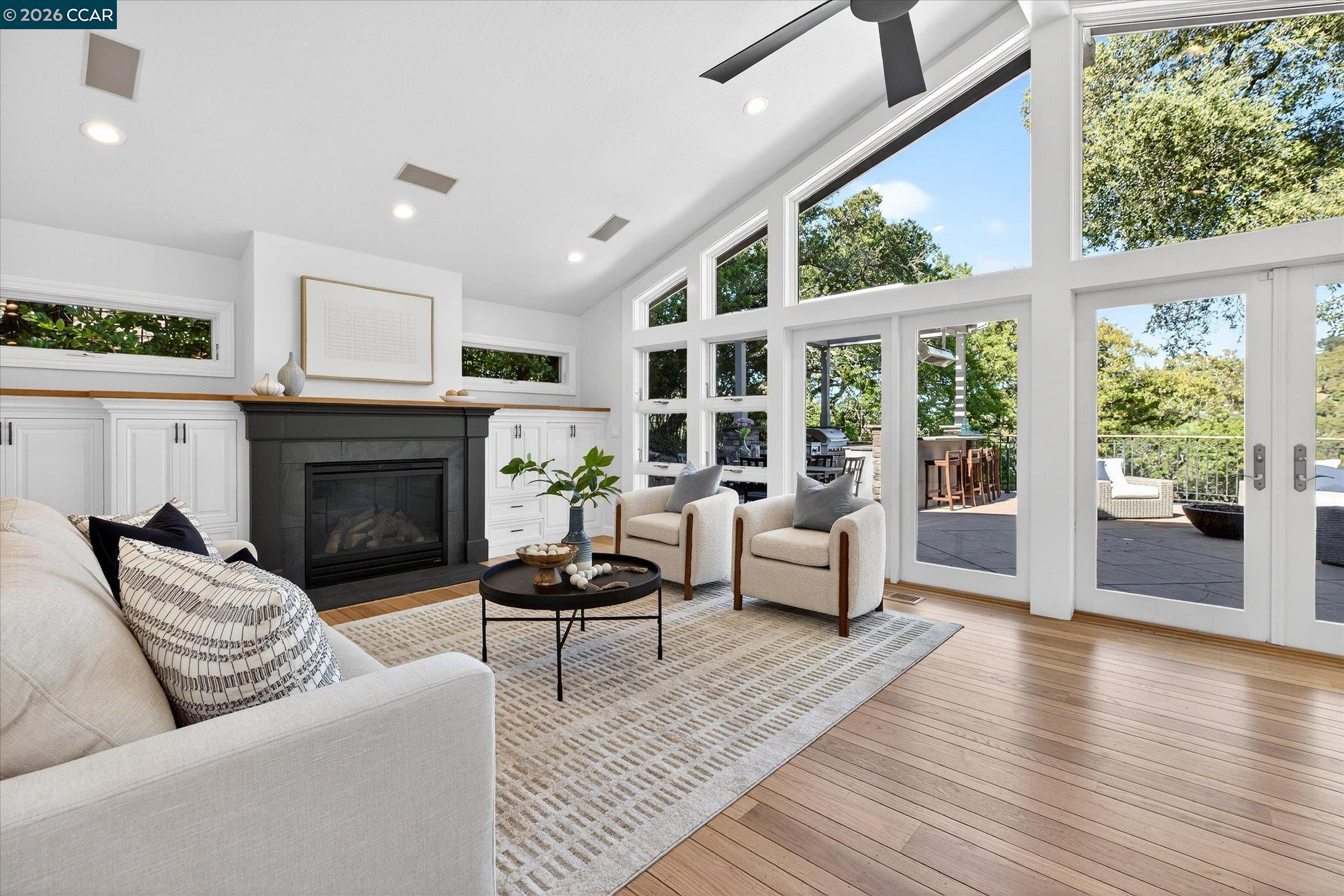 Detail Gallery Image 7 of 36 For 36 Oak Drive, Orinda,  CA 94563-3912 - 5 Beds | 3/1 Baths