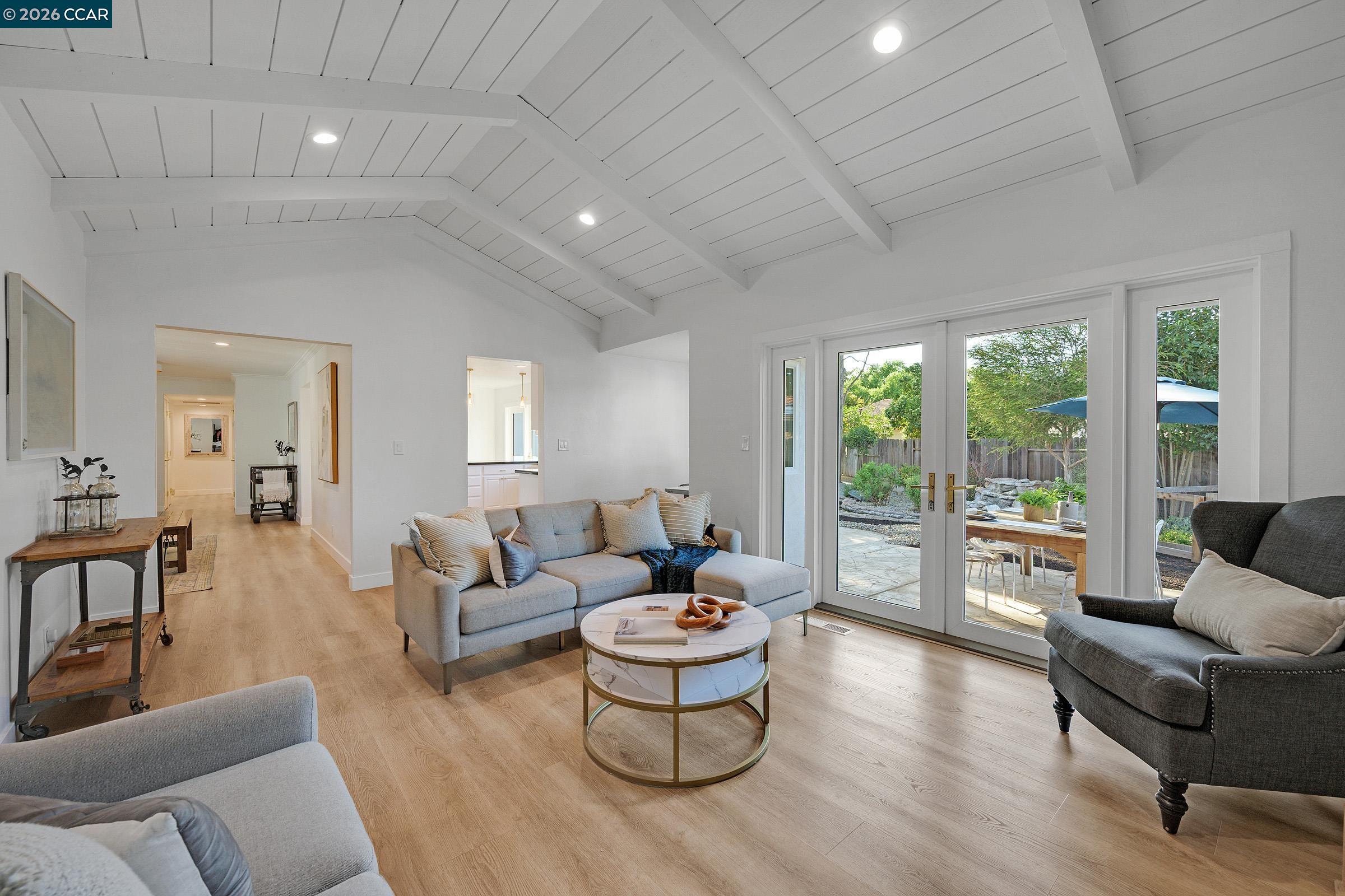 Detail Gallery Image 8 of 42 For 207 Normandy Ln, Walnut Creek,  CA 94598 - 4 Beds | 2/1 Baths