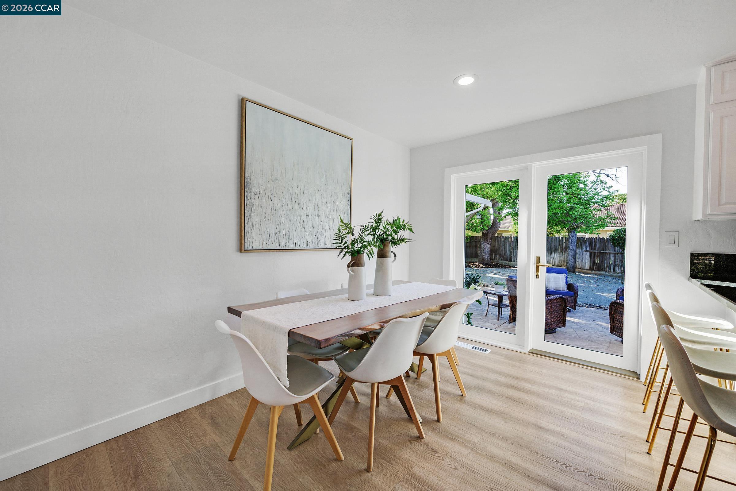 Detail Gallery Image 9 of 42 For 207 Normandy Ln, Walnut Creek,  CA 94598 - 4 Beds | 2/1 Baths