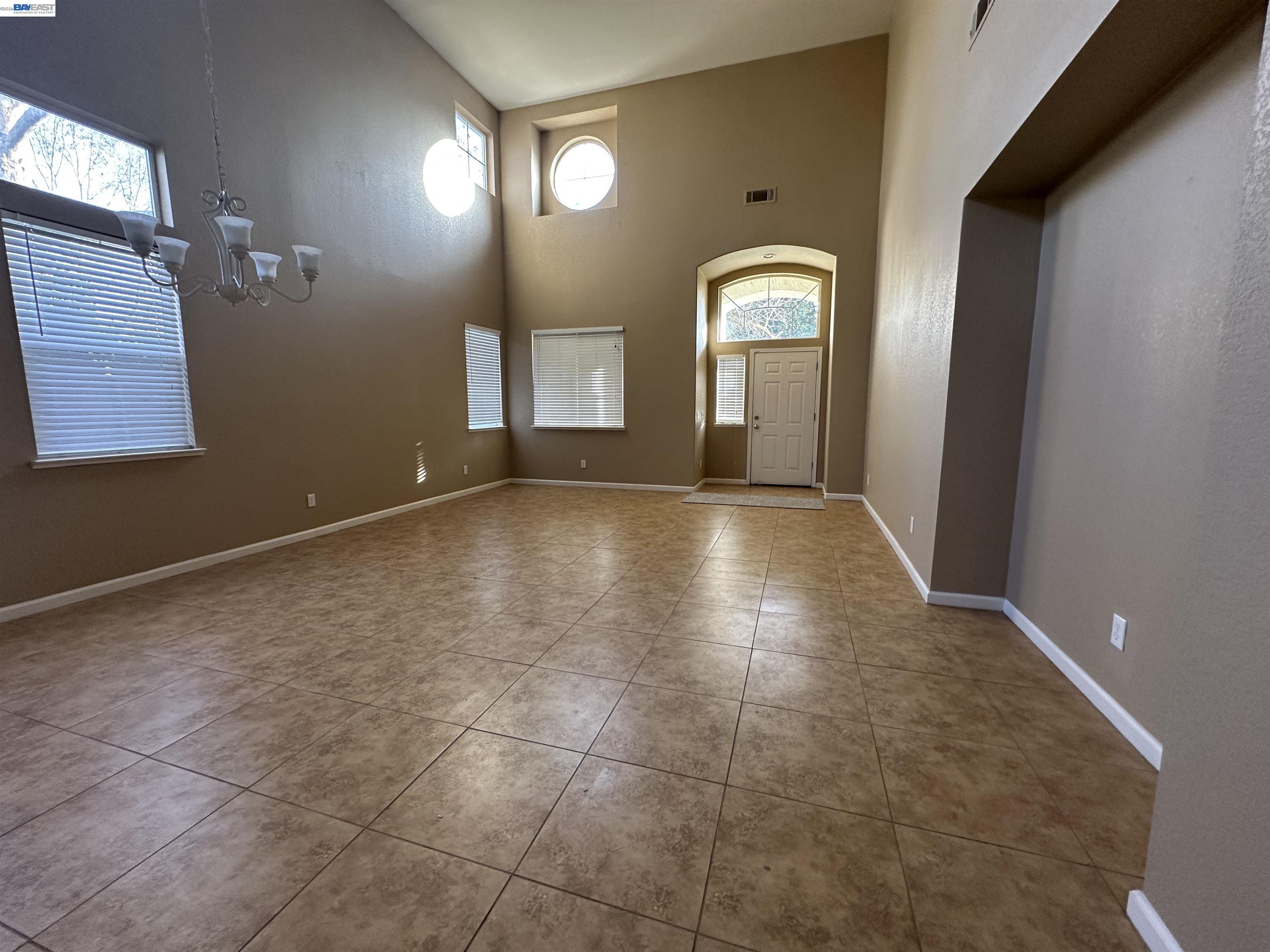 Detail Gallery Image 13 of 25 For 4111 Riverbrook Ct, Stockton,  CA 95219 - 5 Beds | 4 Baths