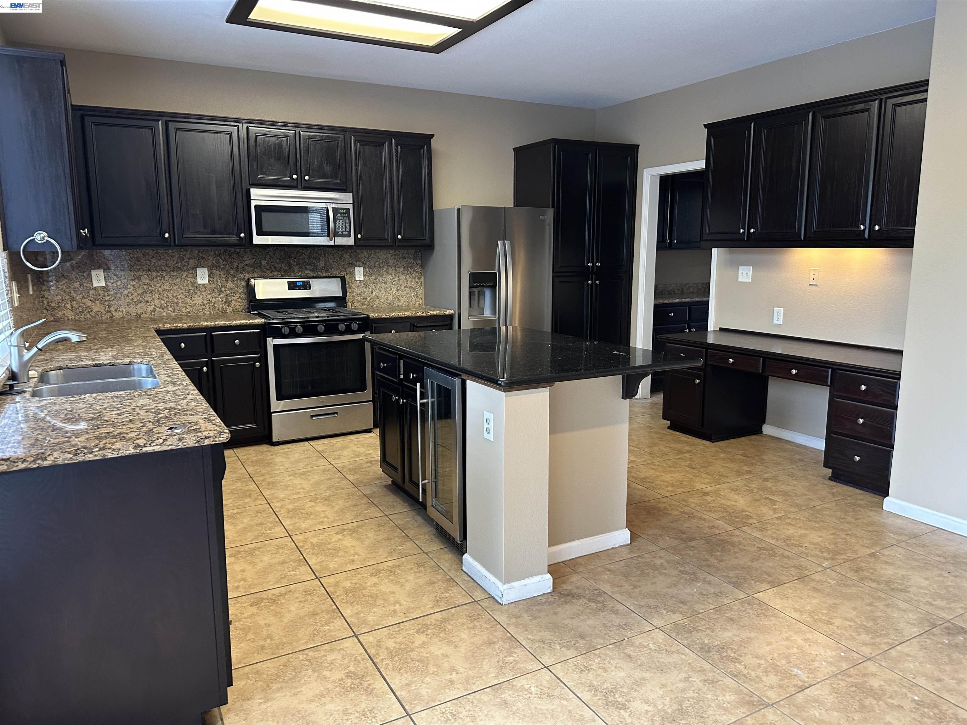 Detail Gallery Image 10 of 25 For 4111 Riverbrook Ct, Stockton,  CA 95219 - 5 Beds | 4 Baths