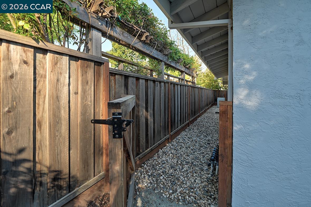 Detail Gallery Image 27 of 60 For 2253 Belford Dr, Walnut Creek,  CA 94598 - 4 Beds | 2 Baths