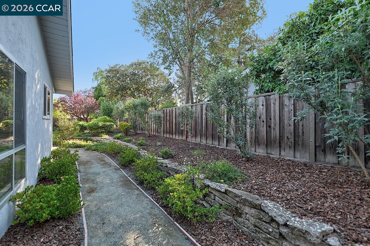 Detail Gallery Image 28 of 60 For 2253 Belford Dr, Walnut Creek,  CA 94598 - 4 Beds | 2 Baths