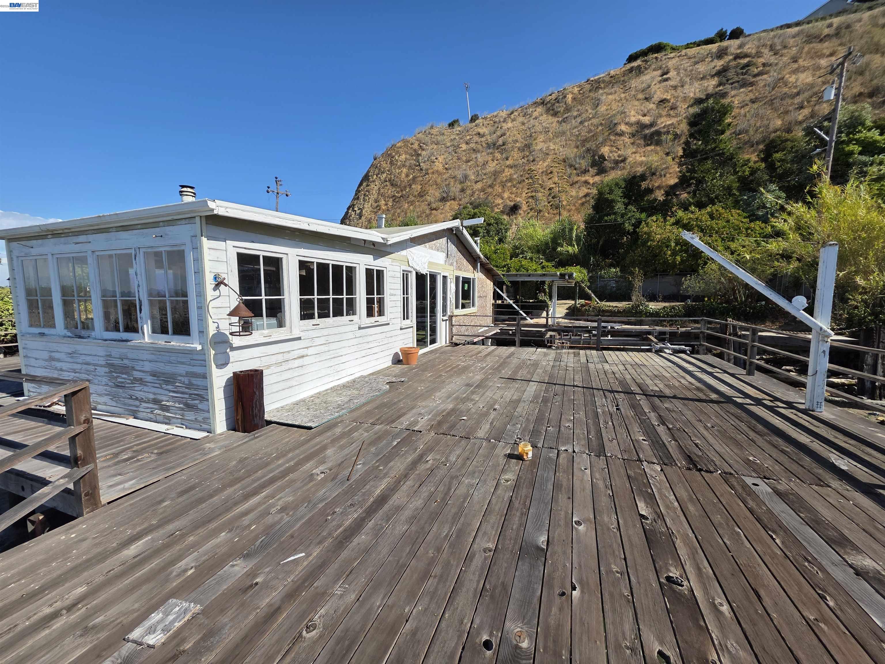 Detail Gallery Image 2 of 10 For 40 Sandy Beach Rd, Vallejo,  CA 94590 - 2 Beds | 1 Baths