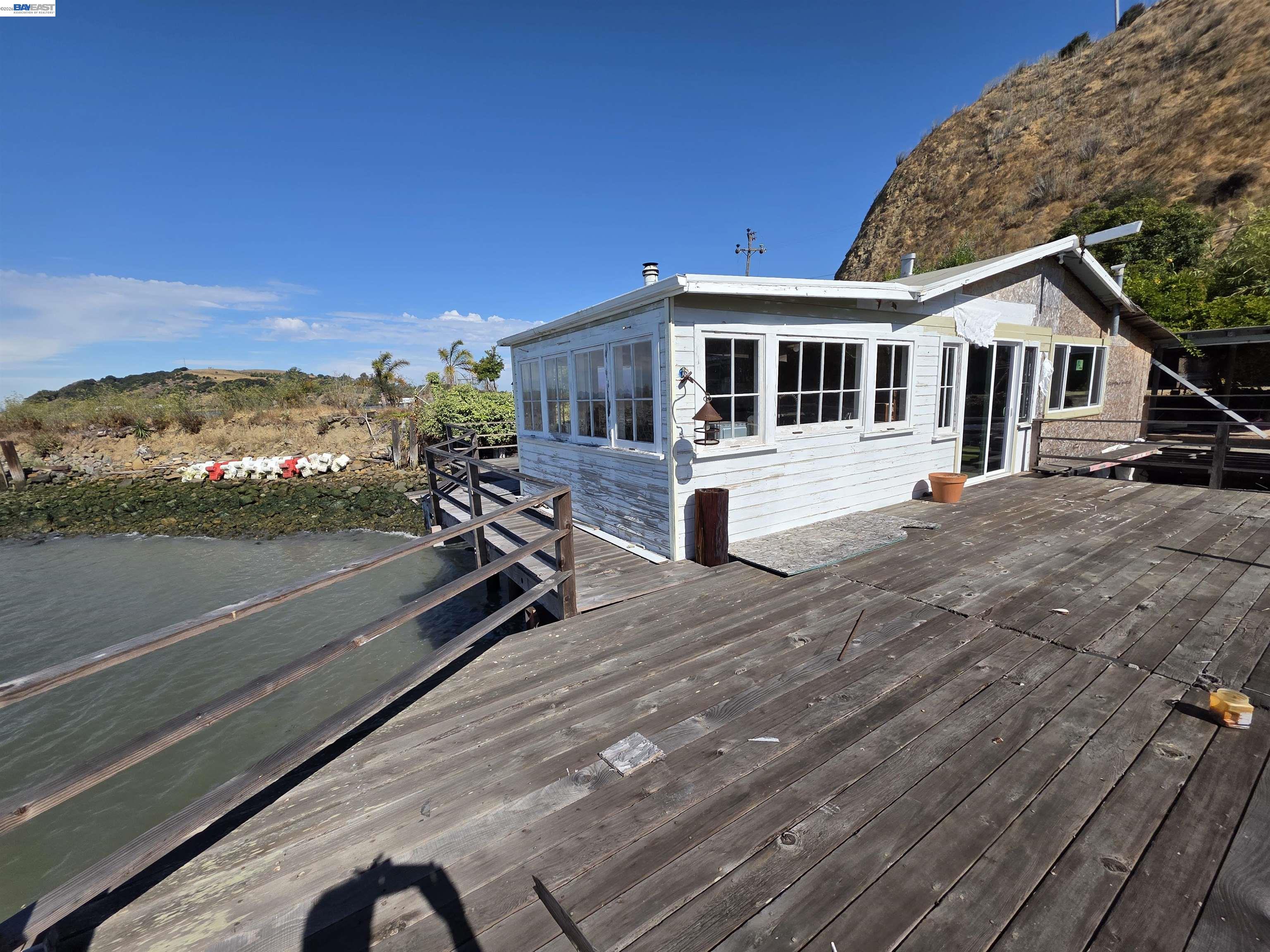 Detail Gallery Image 3 of 10 For 40 Sandy Beach Rd, Vallejo,  CA 94590 - 2 Beds | 1 Baths