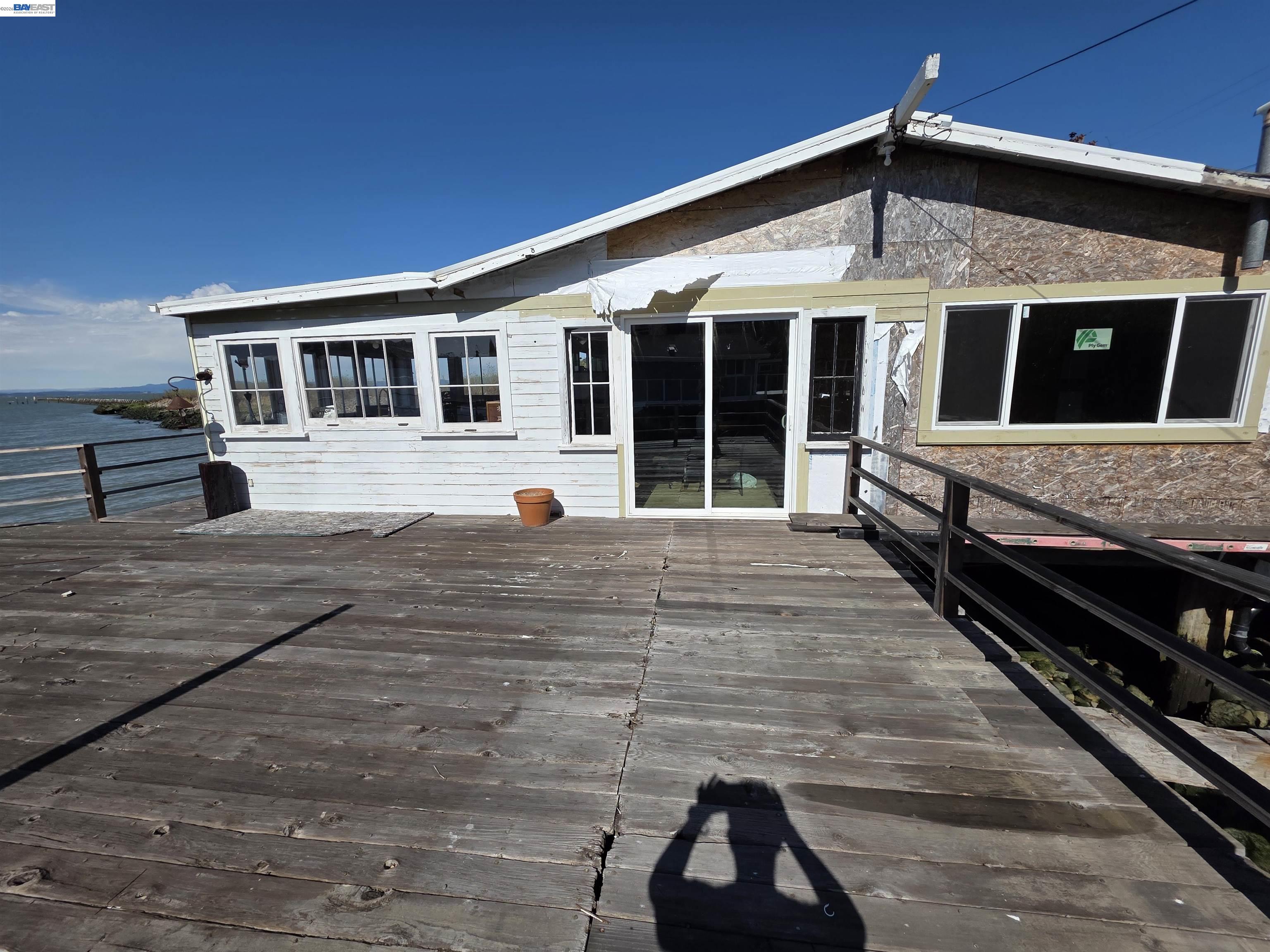 Detail Gallery Image 4 of 10 For 40 Sandy Beach Rd, Vallejo,  CA 94590 - 2 Beds | 1 Baths