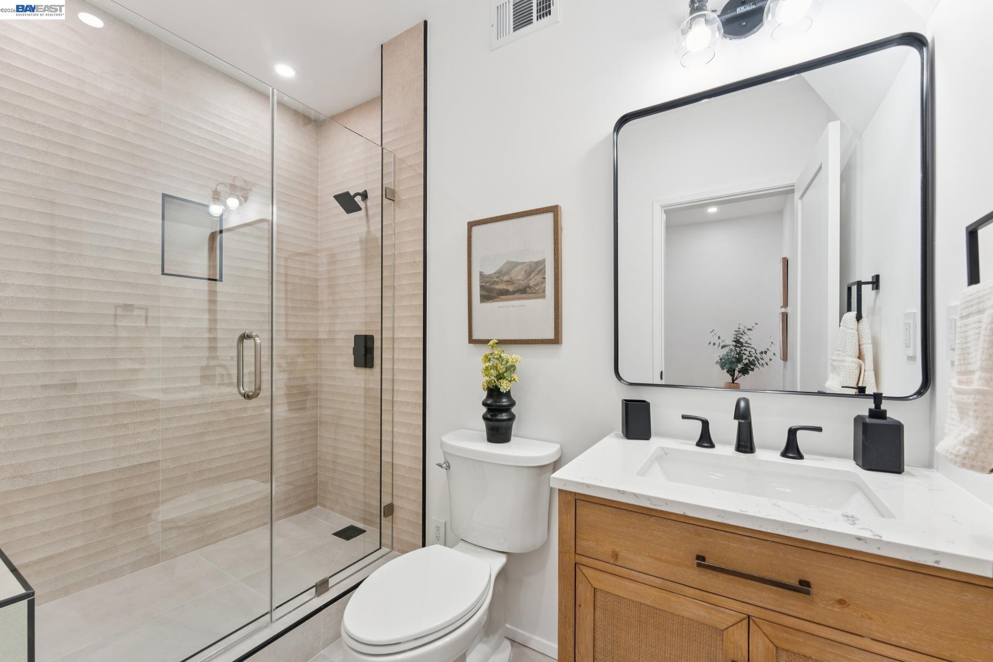 Detail Gallery Image 13 of 46 For 546 Weldon Ave, Oakland,  CA 94610 - 3 Beds | 3 Baths