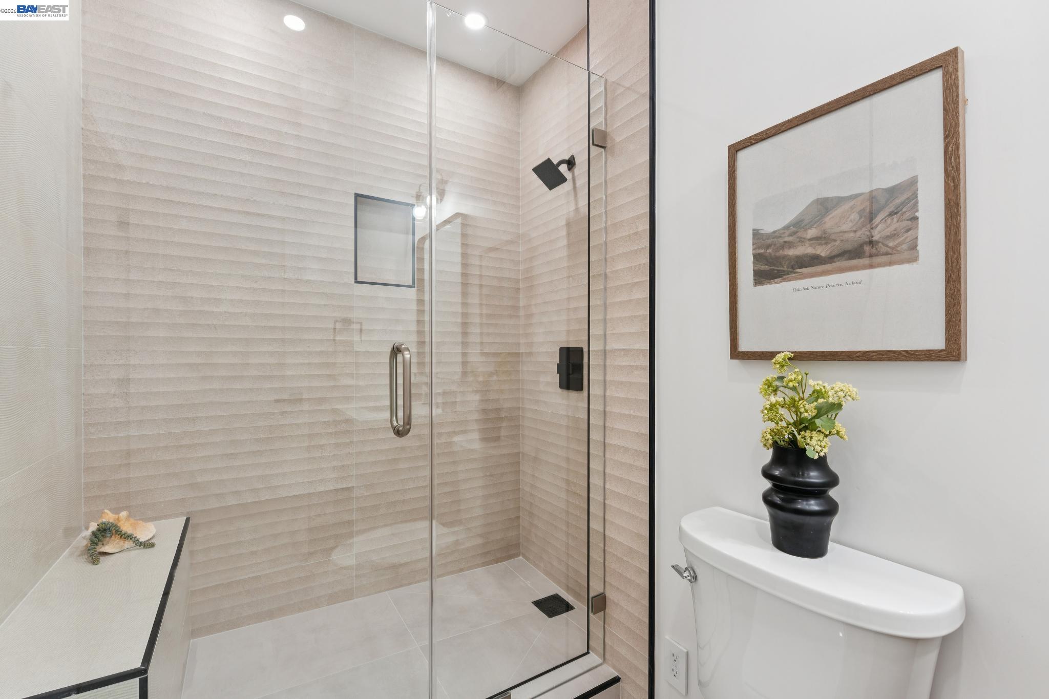 Detail Gallery Image 14 of 46 For 546 Weldon Ave, Oakland,  CA 94610 - 3 Beds | 3 Baths