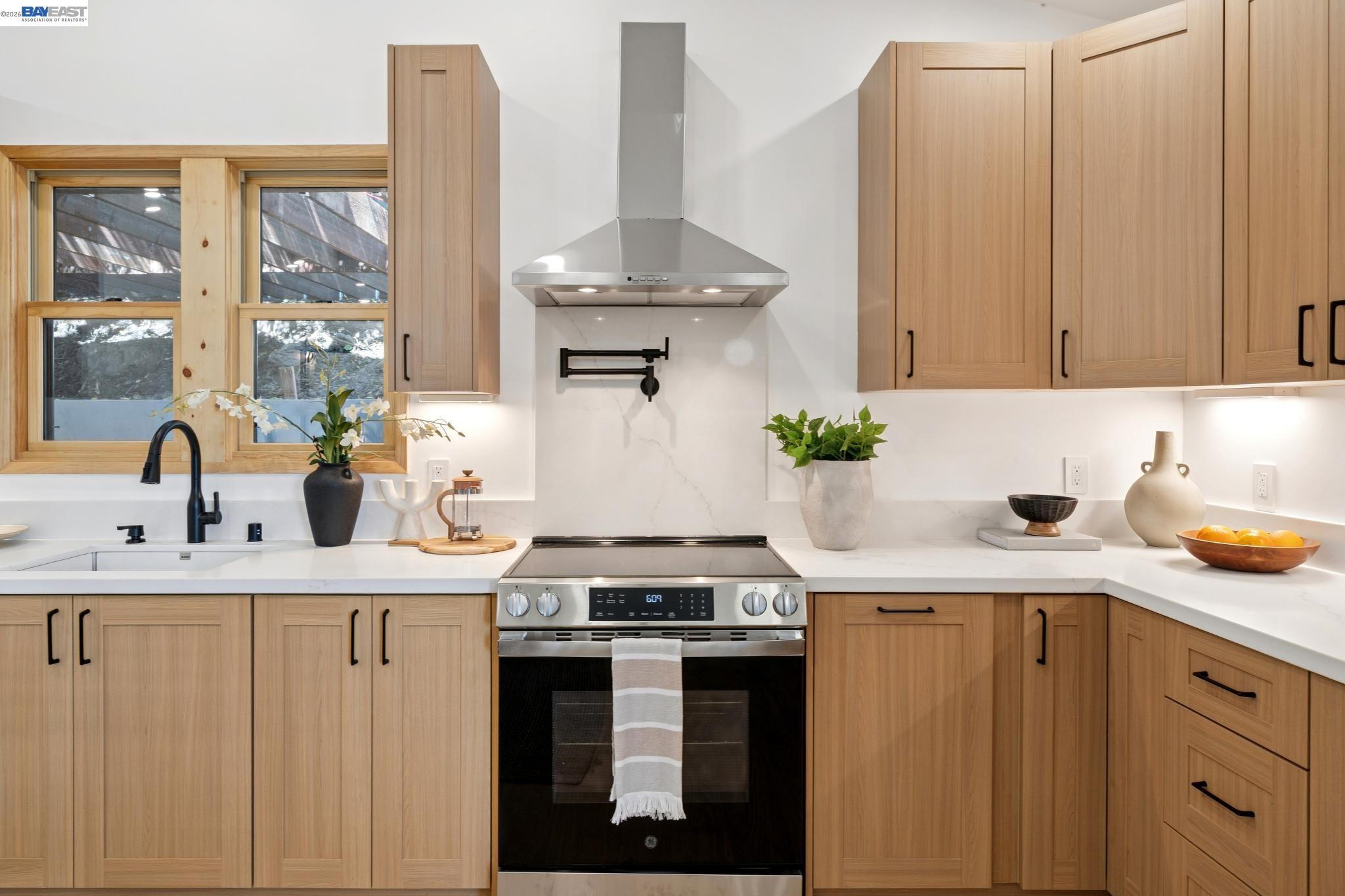 Detail Gallery Image 22 of 46 For 546 Weldon Ave, Oakland,  CA 94610 - 3 Beds | 3 Baths