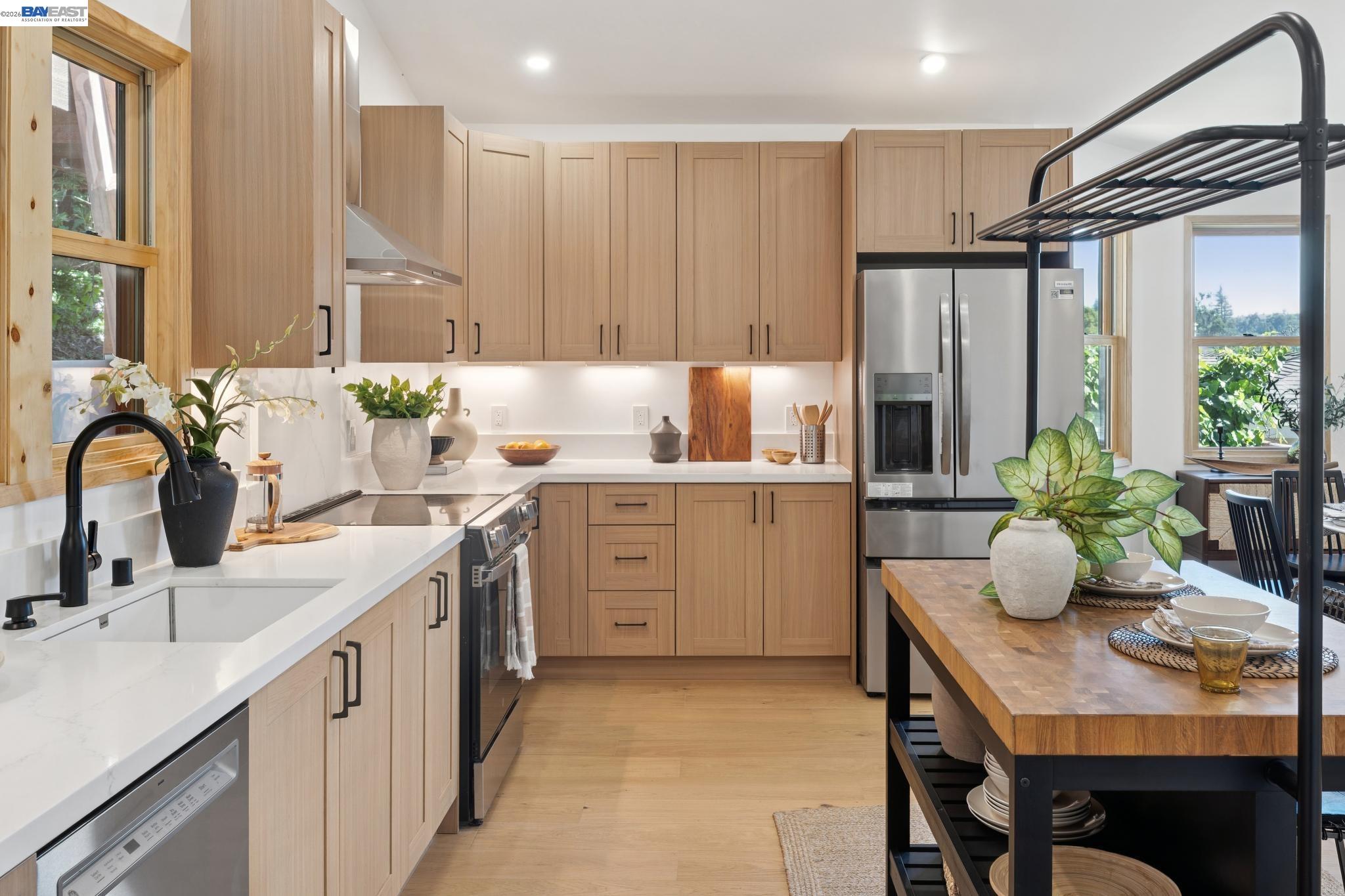 Detail Gallery Image 23 of 46 For 546 Weldon Ave, Oakland,  CA 94610 - 3 Beds | 3 Baths