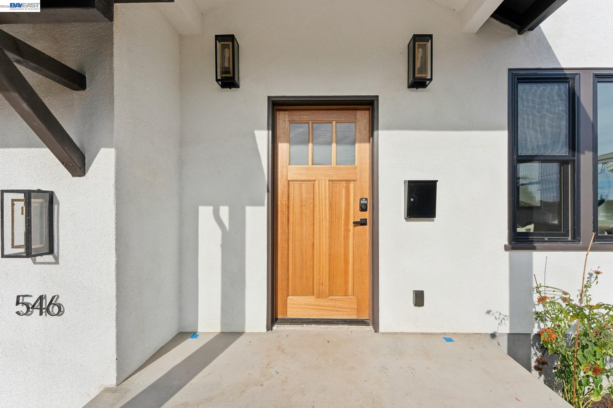 Detail Gallery Image 4 of 46 For 546 Weldon Ave, Oakland,  CA 94610 - 3 Beds | 3 Baths